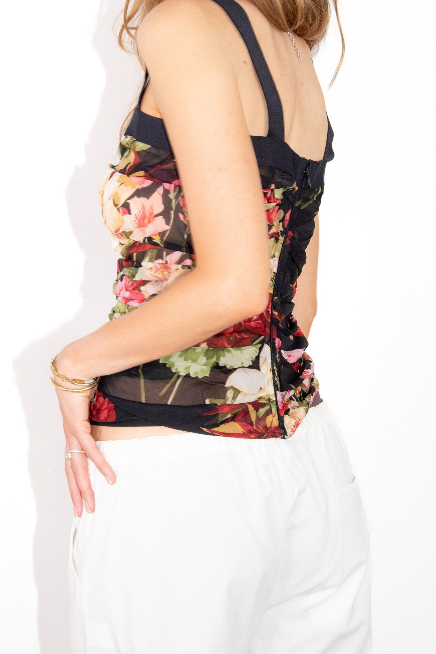 Thumbnail of http://Dolce%20&%20Gabbana%20Top%20mit%20Blumenprint%20in%20Schwarz%20und%20Bunt
