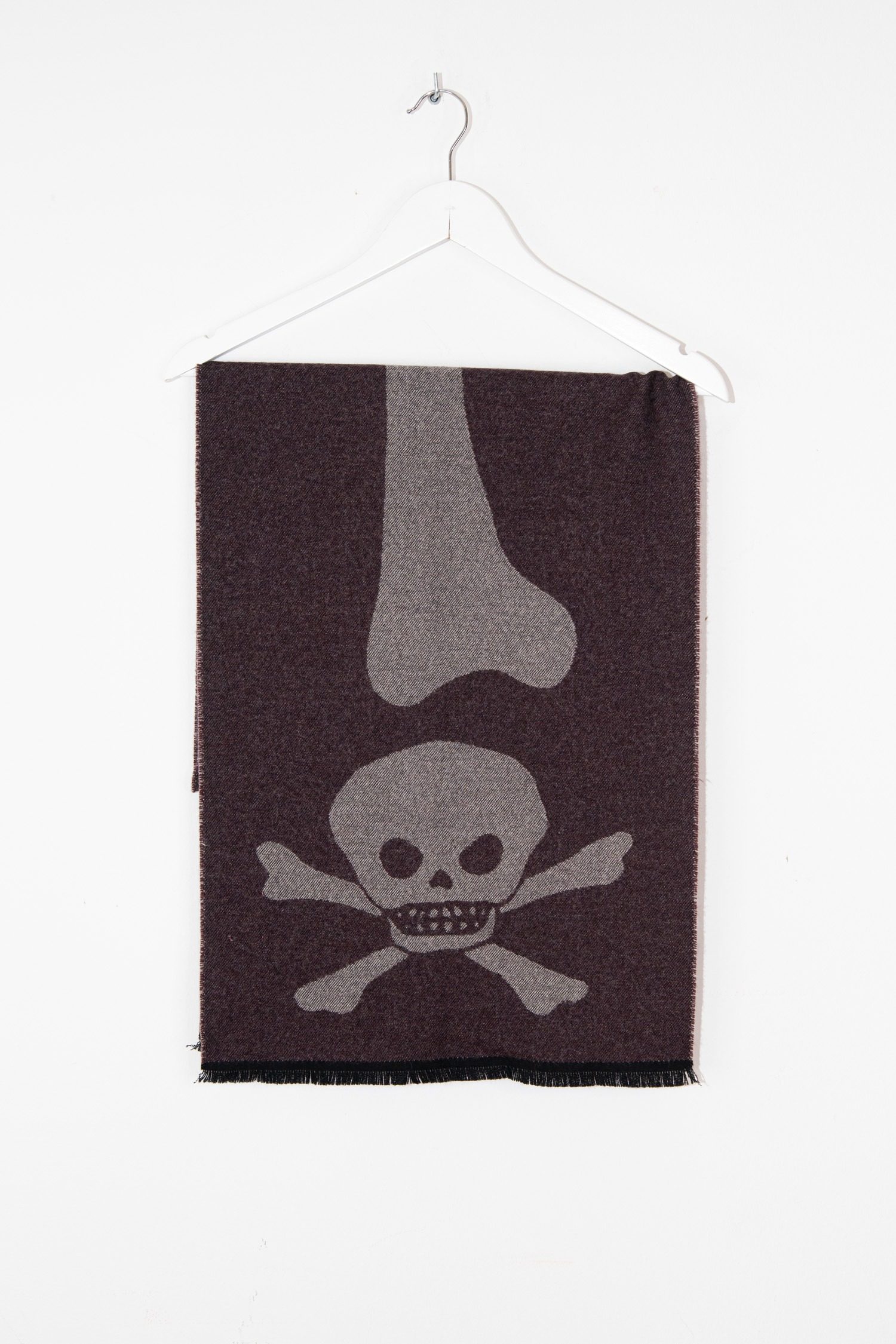 Thumbnail of http://Vivienne%20Westwood%20Schal%20mit%20Schriftzug%20und%20Totenkopf