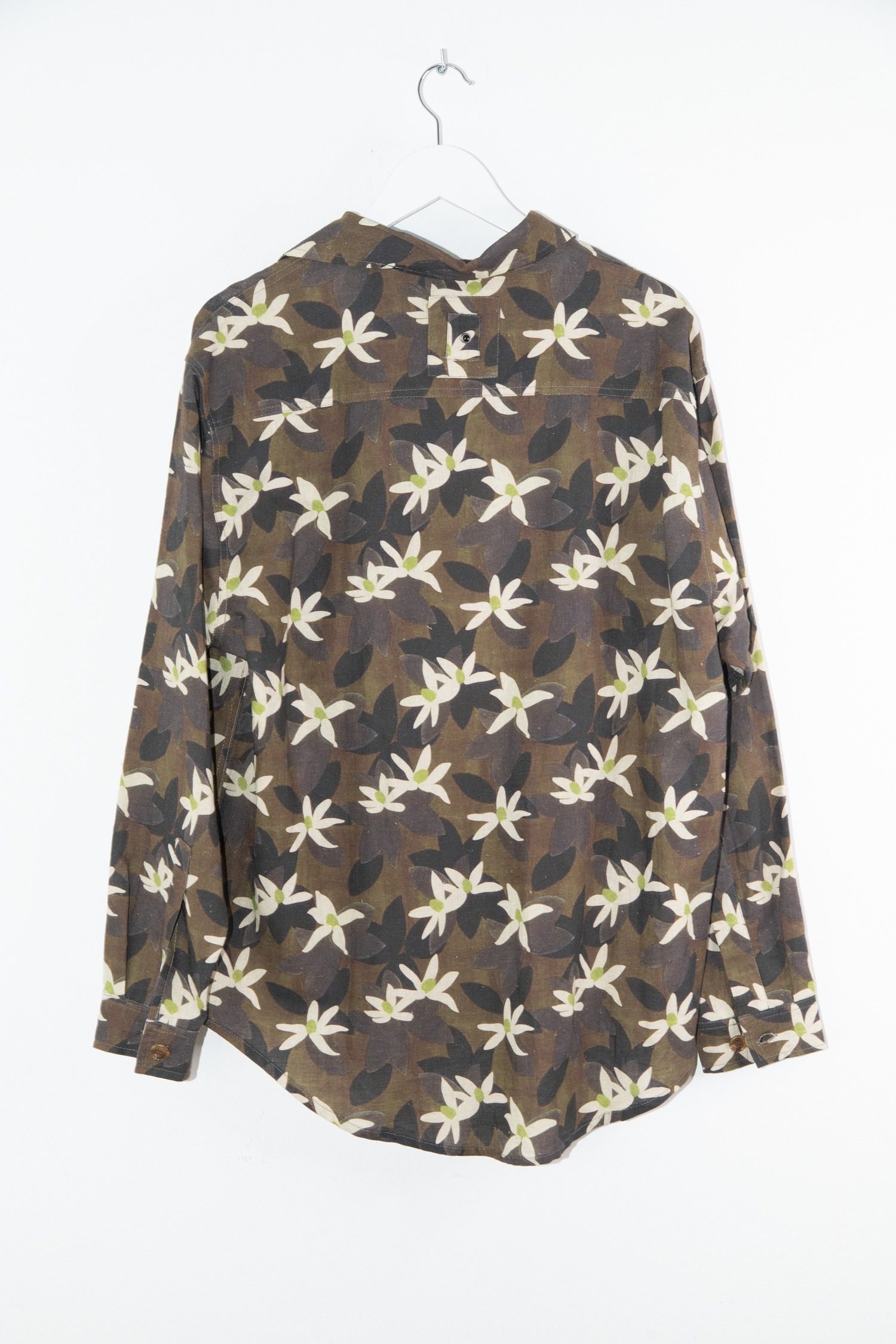 Thumbnail of http://White%20Sand%20Hemd%20in%20Oliv%20und%20Beige