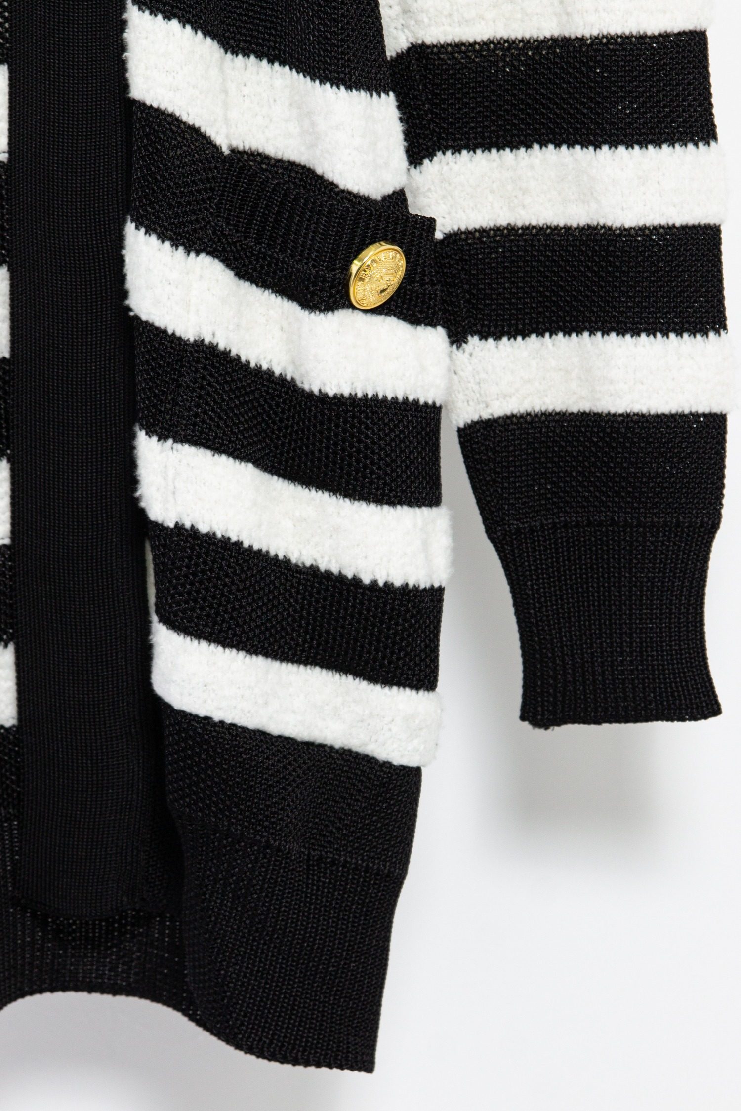 Thumbnail of http://Balmain%20Strickjacke%20schwarz-weiß%20gestreift