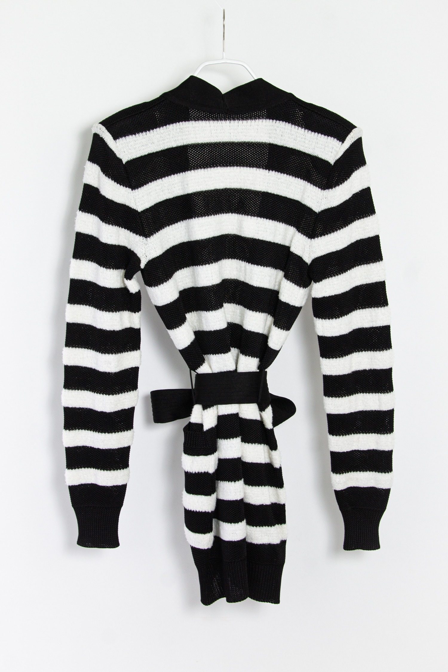 Thumbnail of http://Balmain%20Strickjacke%20schwarz-weiß%20gestreift