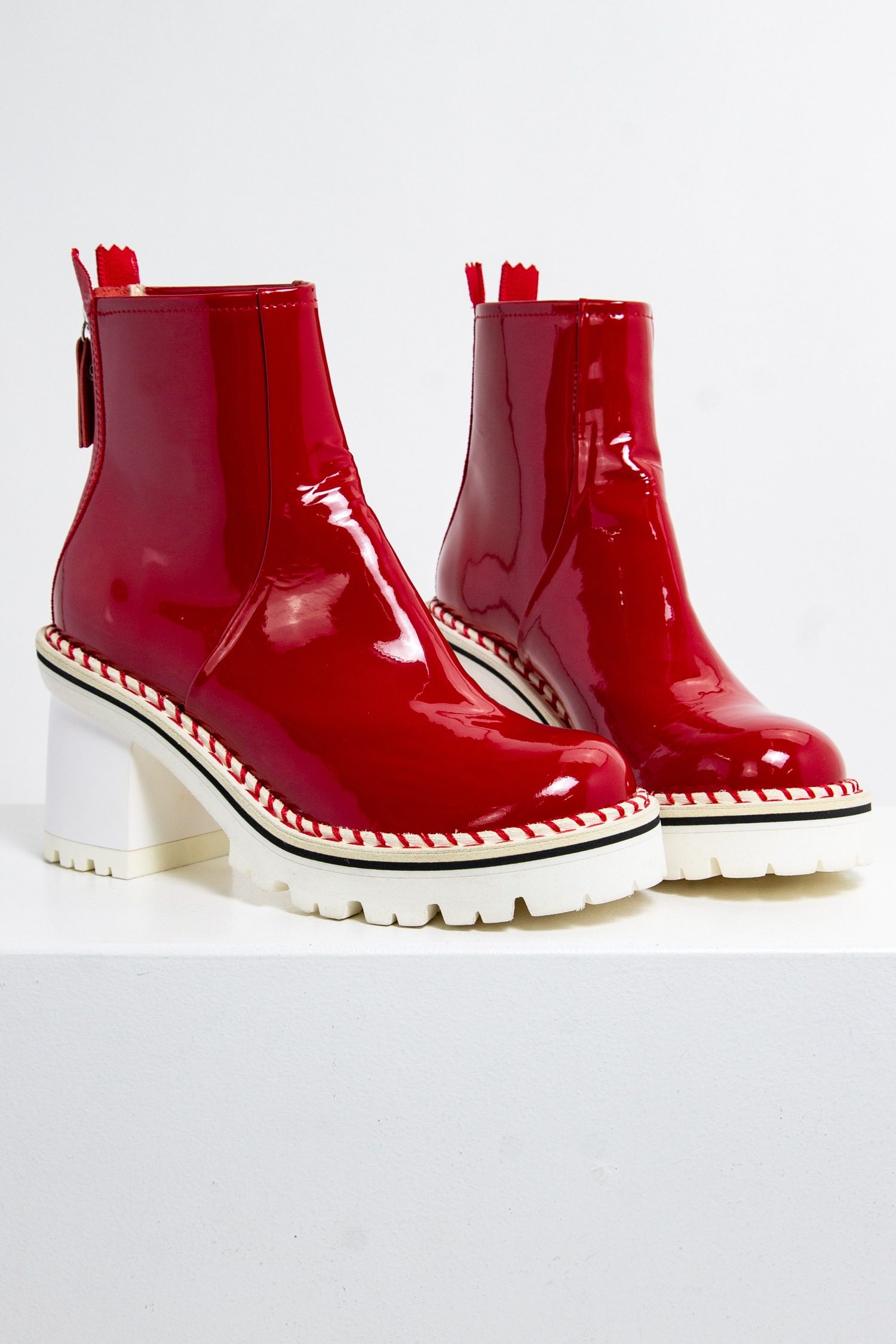Thumbnail of http://AGL%20Lack-Stiefeletten%20in%20rot
