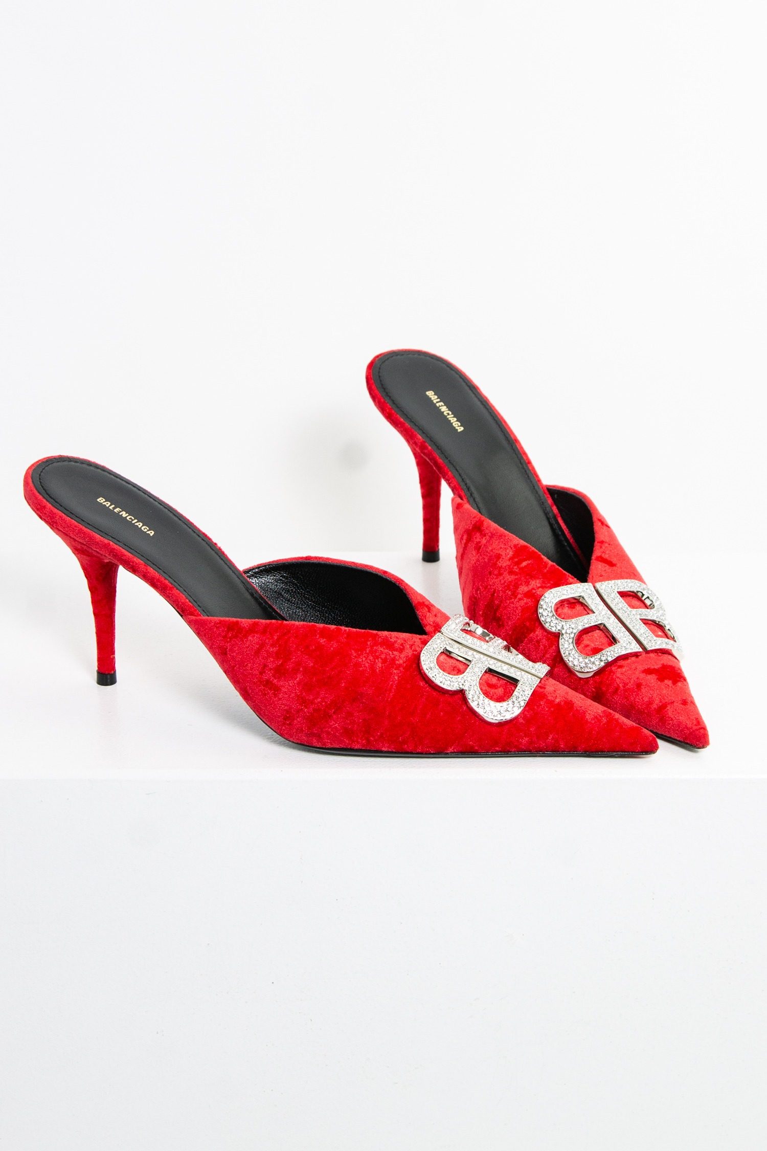 Thumbnail of http://Balenciaga%20Mules%20aus%20Samt%20mit%20Strass-Applikation