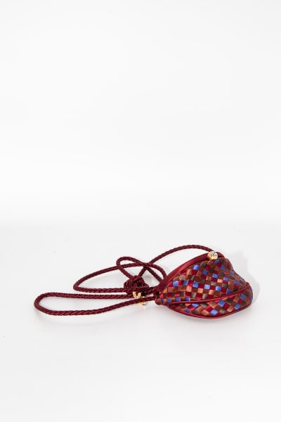 Bottega Veneta kleine Umhängetasche kariert in Bordeaux