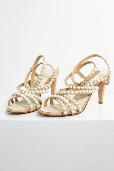 Chanel Sandaletten mit Perlen in beige