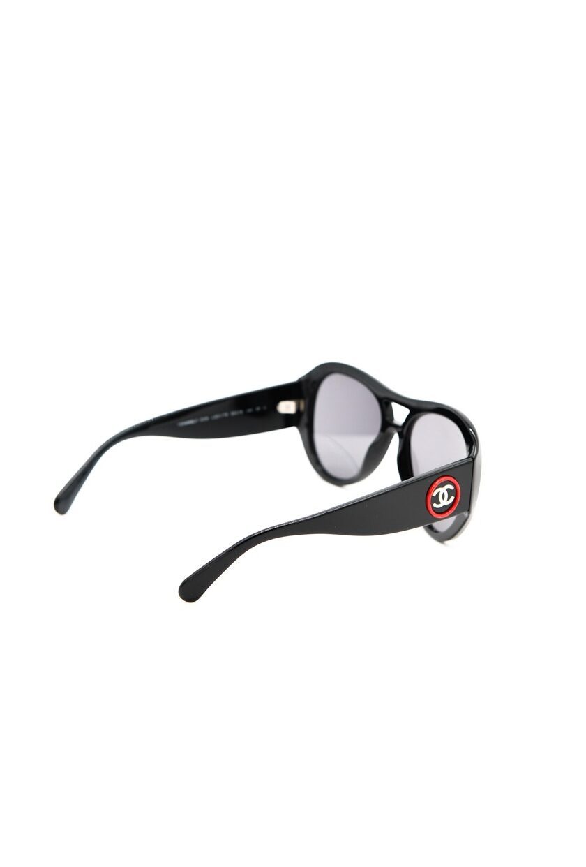 Thumbnail of http://Chanel%20Sonnenbrille%20in%20Schwarz