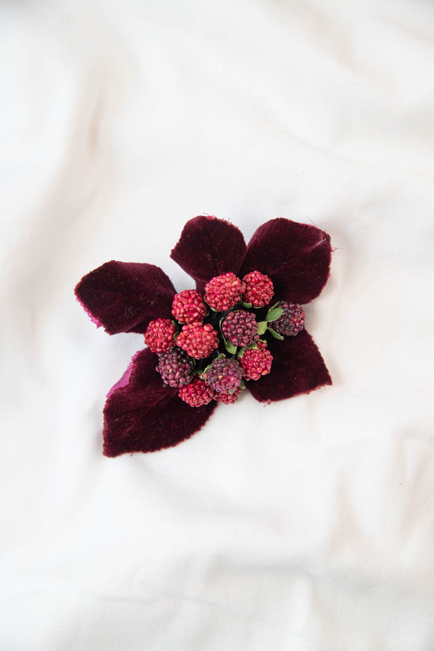 Chanel Vintage Brosche mit Brombeeren
