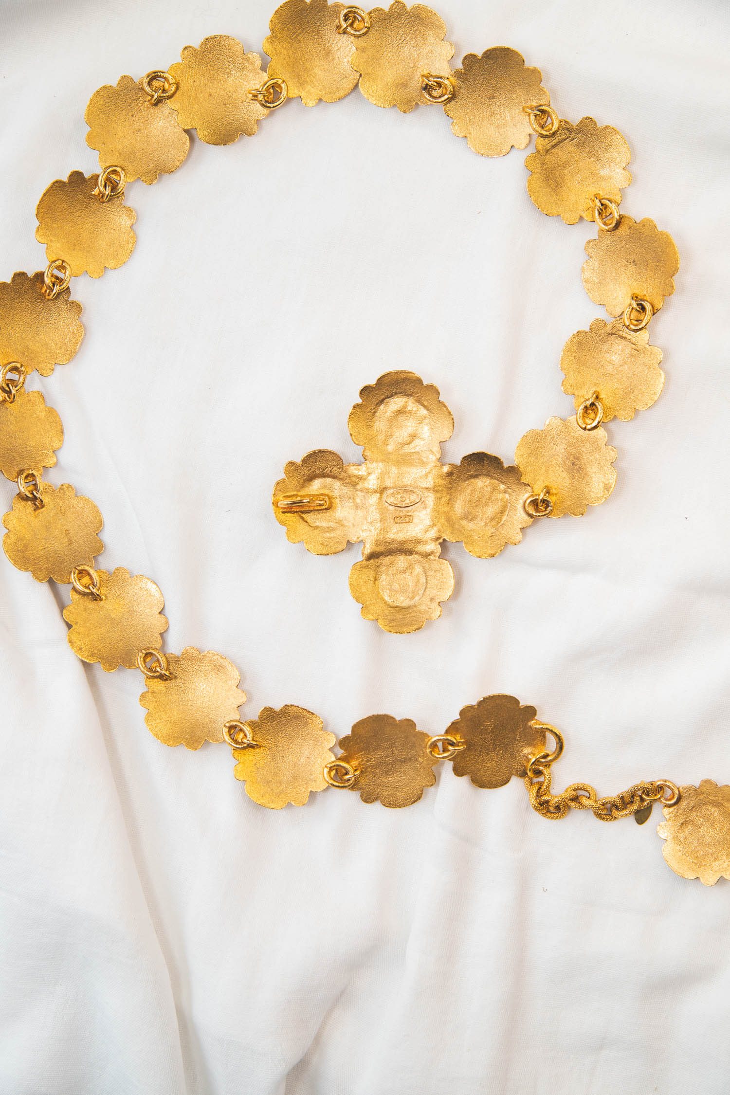 Vintage Chanel Gürtel mit Kreuzanhänger