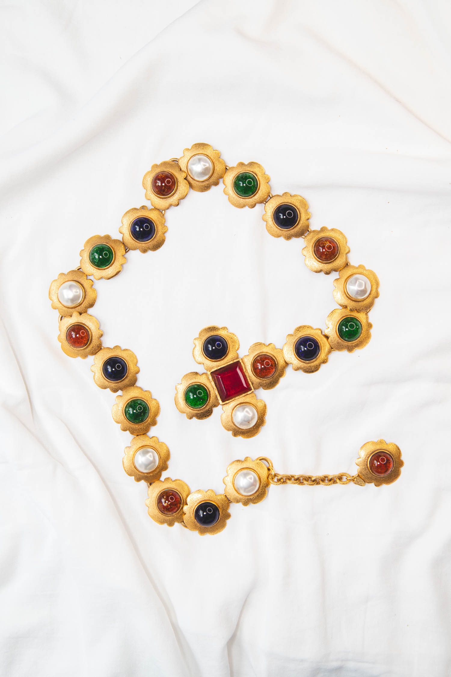 Vintage Chanel Gürtel mit Kreuzanhänger