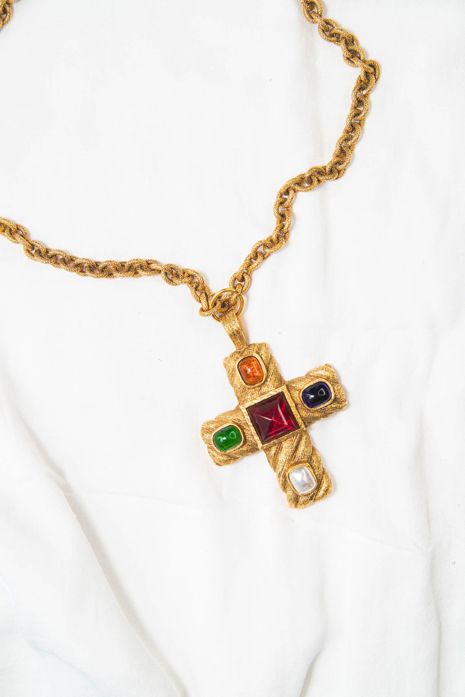 Vintage Chanel Gliederkette mit Kreuzanhänger
