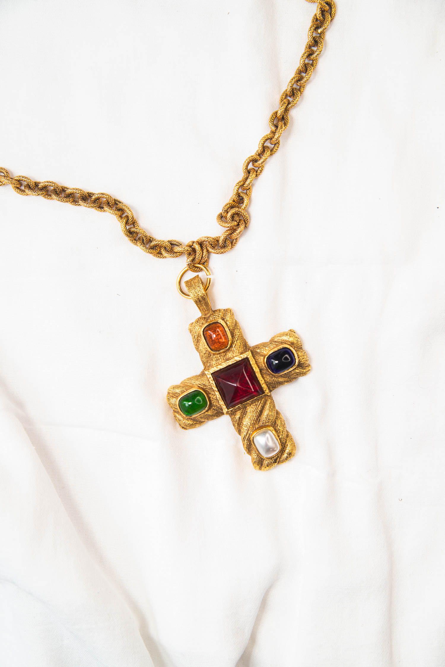 Vintage Chanel Gliederkette mit Kreuzanhänger