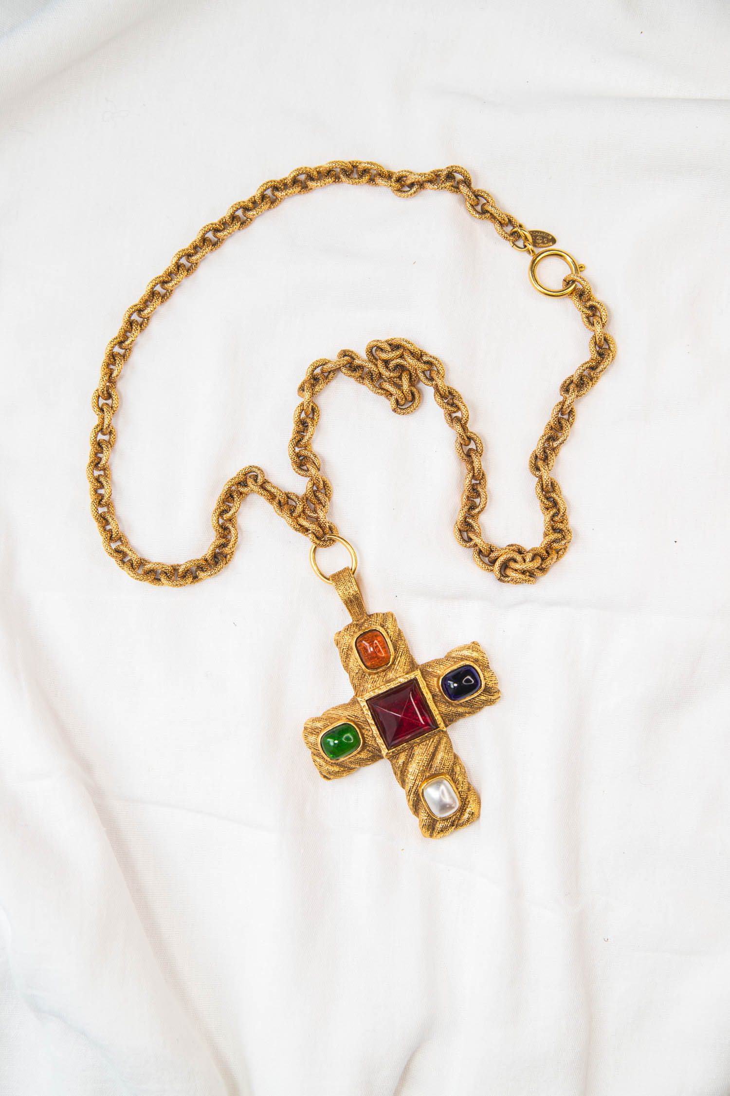 Vintage Chanel Gliederkette mit Kreuzanhänger