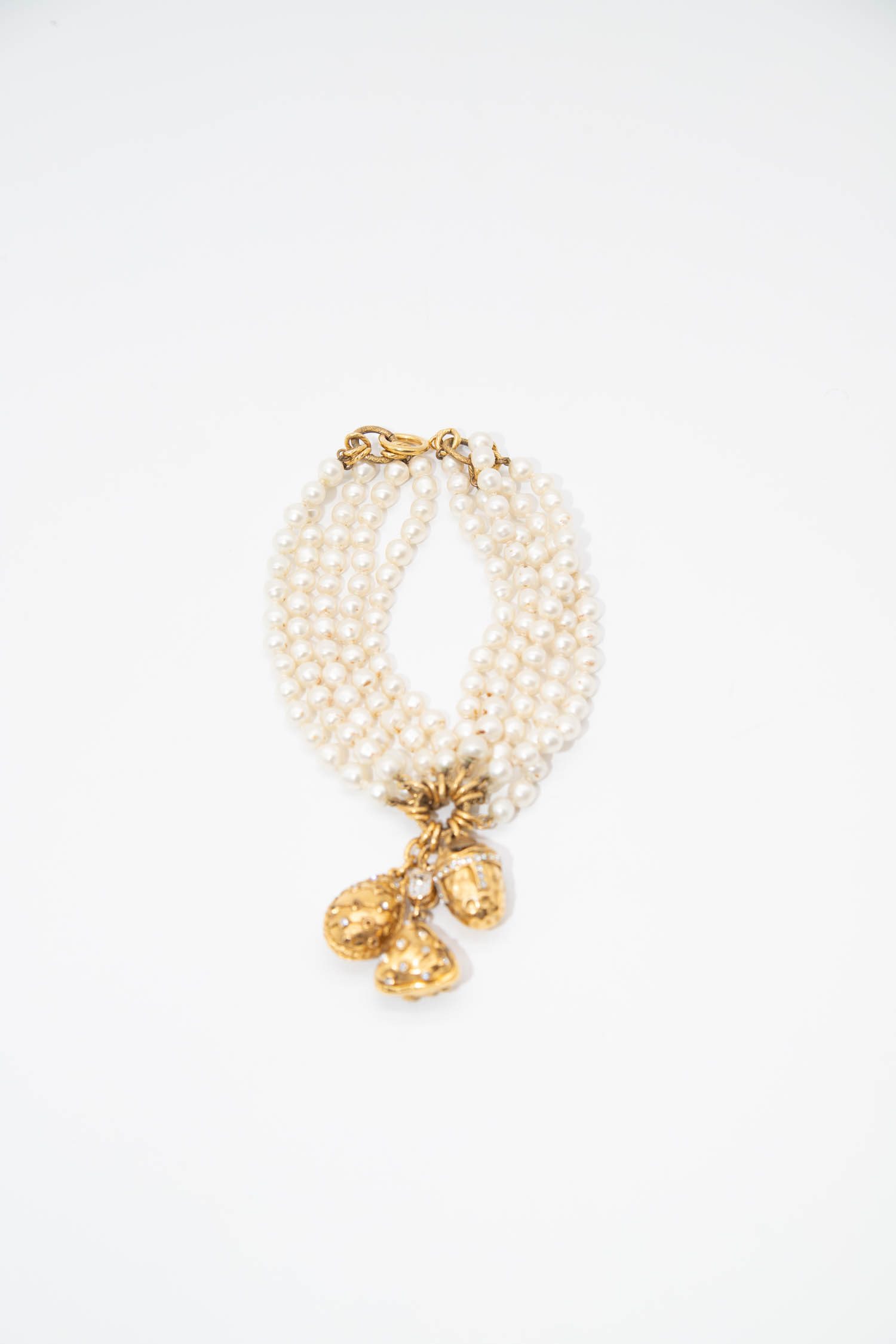 Chanel Vintage kurze Perlenkette mehrgliedrig mit goldenen Anhängern