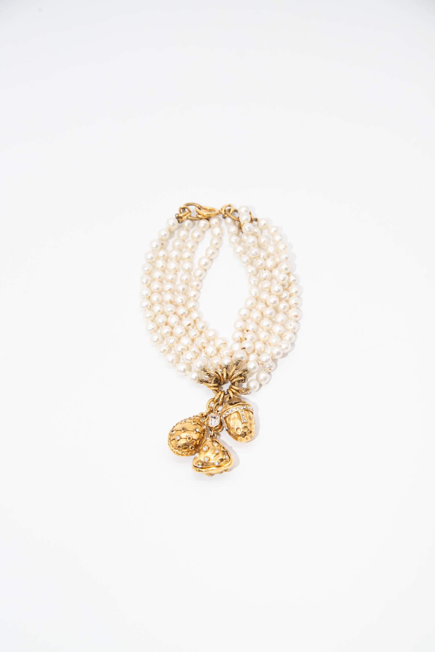 Chanel Vintage kurze Perlenkette mehrgliedrig mit goldenen Anhängern