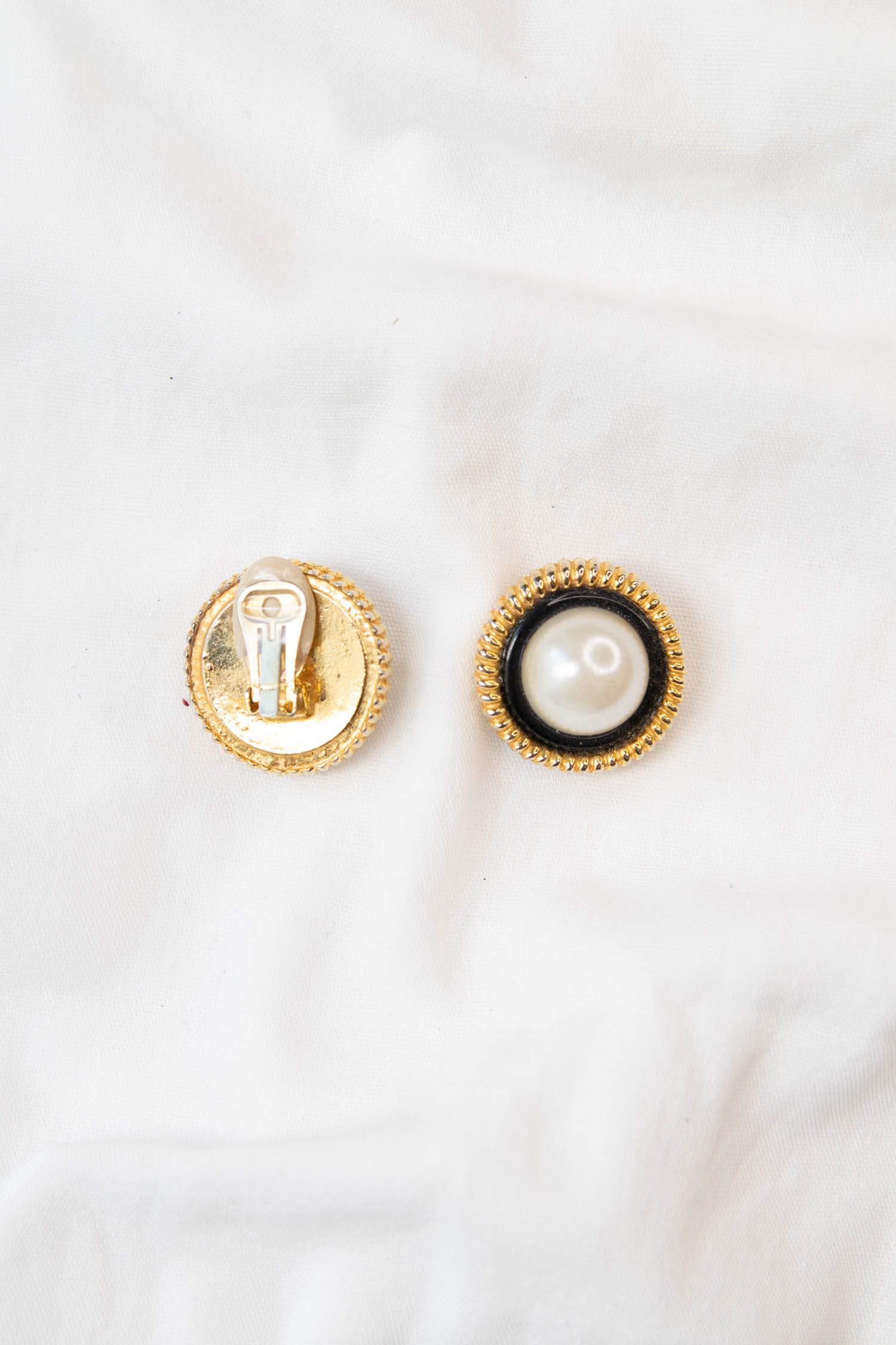 Chanel Vintage Ohrclips mit großer Perle