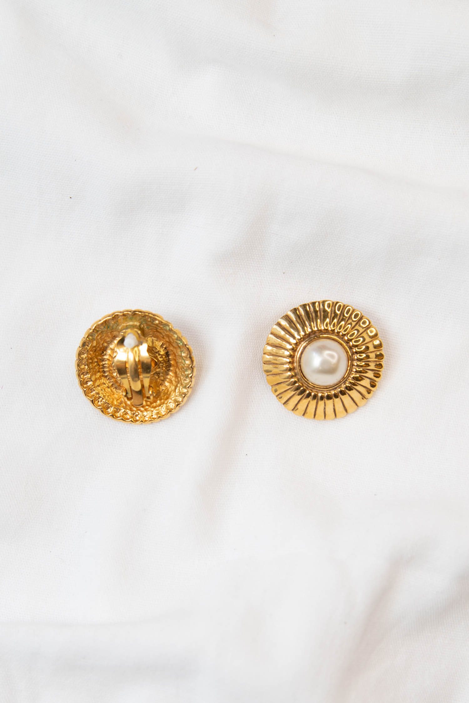 Vintage Chanel Ohrclips mit Perlendetail