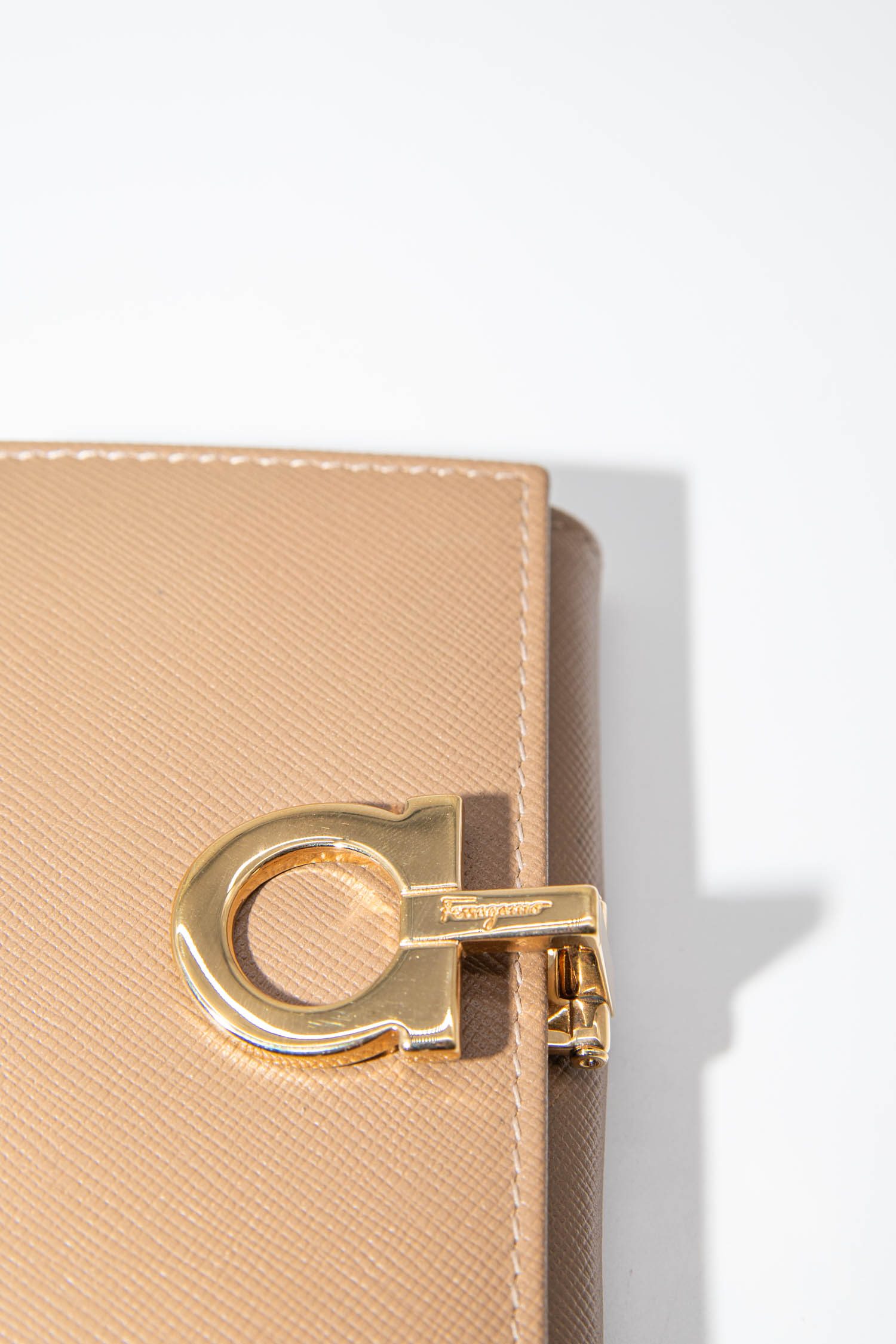 Ferragamo Portemonnaie in Beige