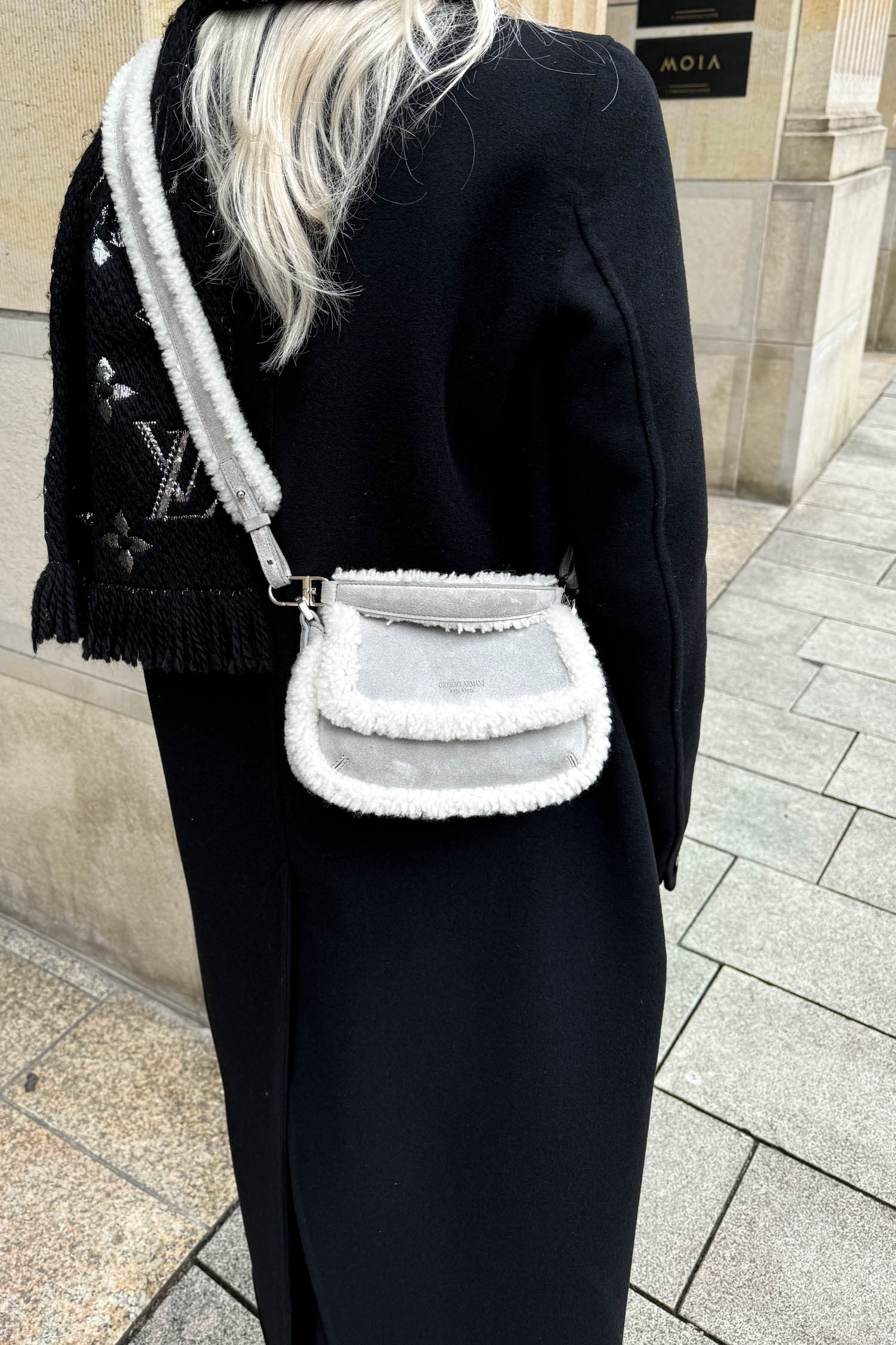 Thumbnail of http://Giorgio%20Armani%20La%20Prima%20Umhängetasche%20mit%20Fell%20in%20Grau