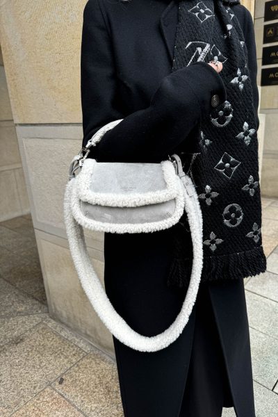 Giorgio Armani "La Prima" Umhängetasche mit Fell in Grau