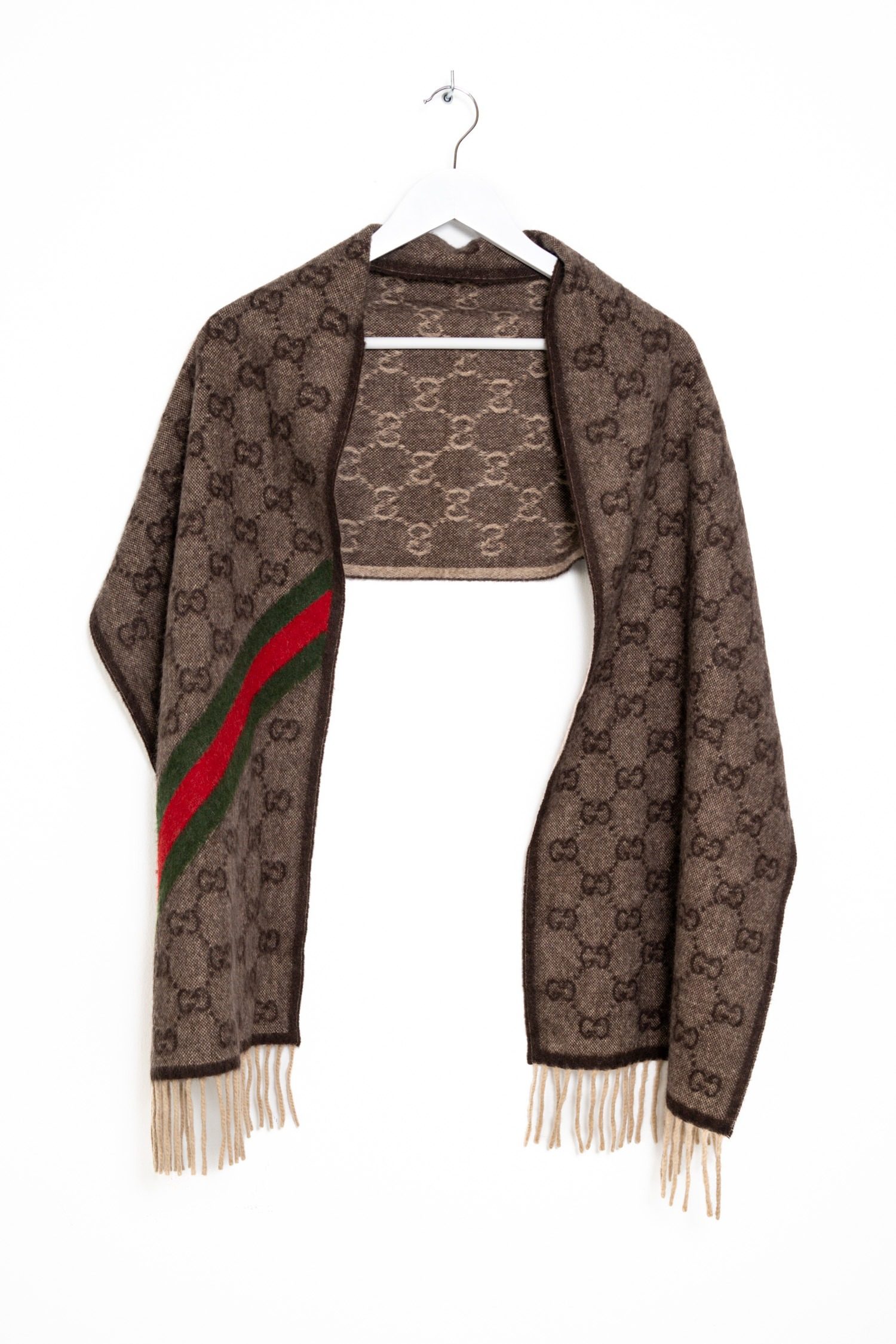 Thumbnail of http://Gucci%20Schal%20mit%20Monogramm
