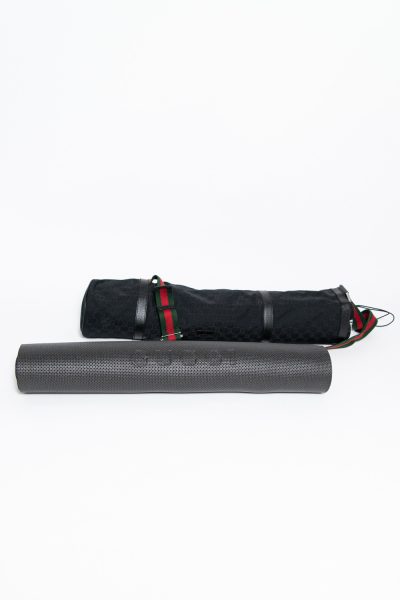 Gucci Yogamatte in Schwarz mit Tasche