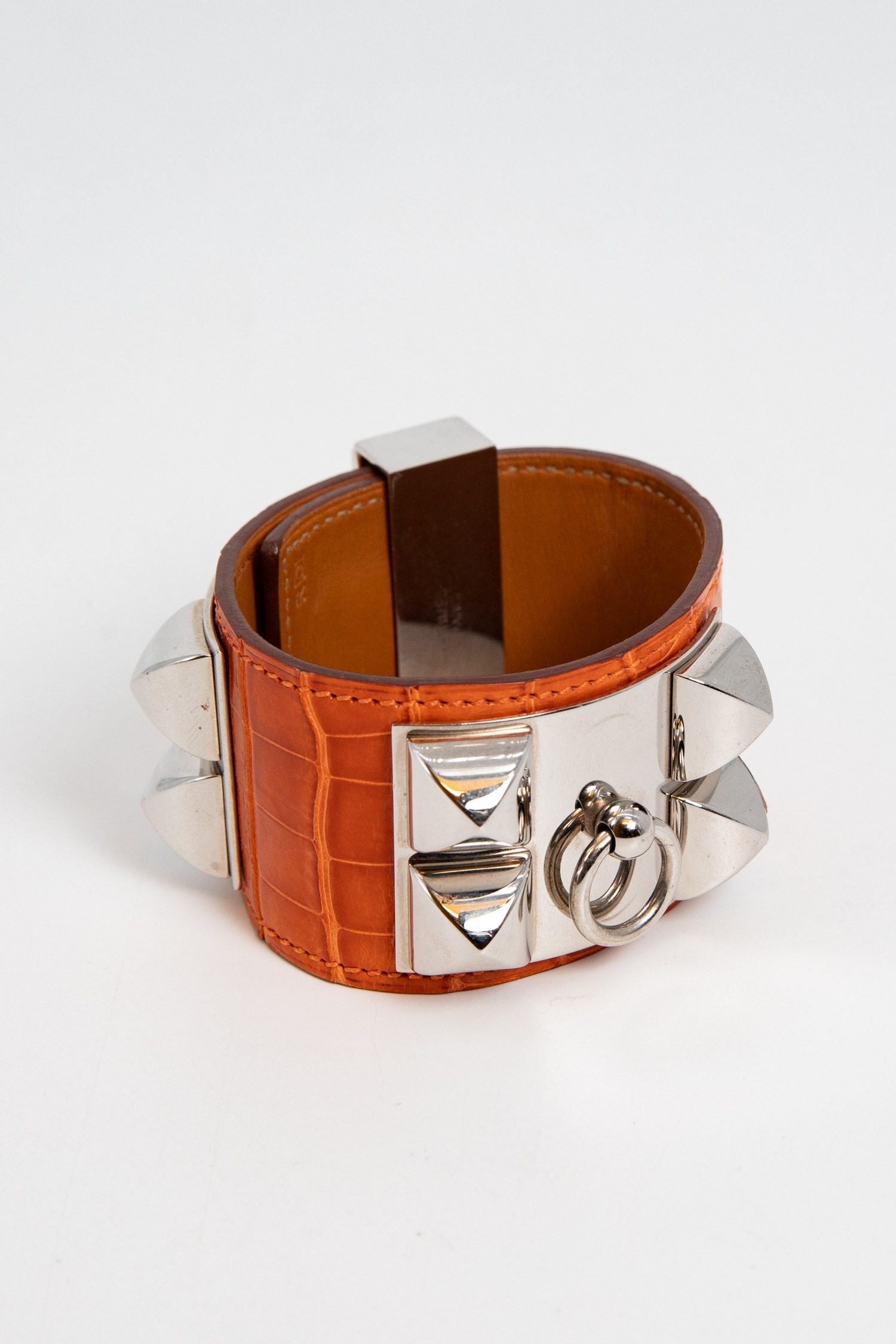 Thumbnail of http://Hermès%20Collier%20de%20Chien%20Armreif%20aus%20Krokodilleder%20in%20Orange