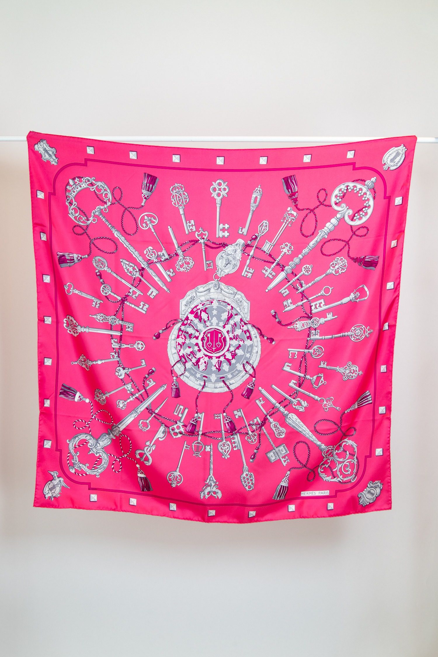 Thumbnail of http://Hermès%20Les%20Cles%20Seidencarré%20in%20Pink