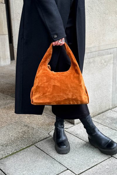 Khaite "Beatrice Hobo" Schultertasche in Caramel