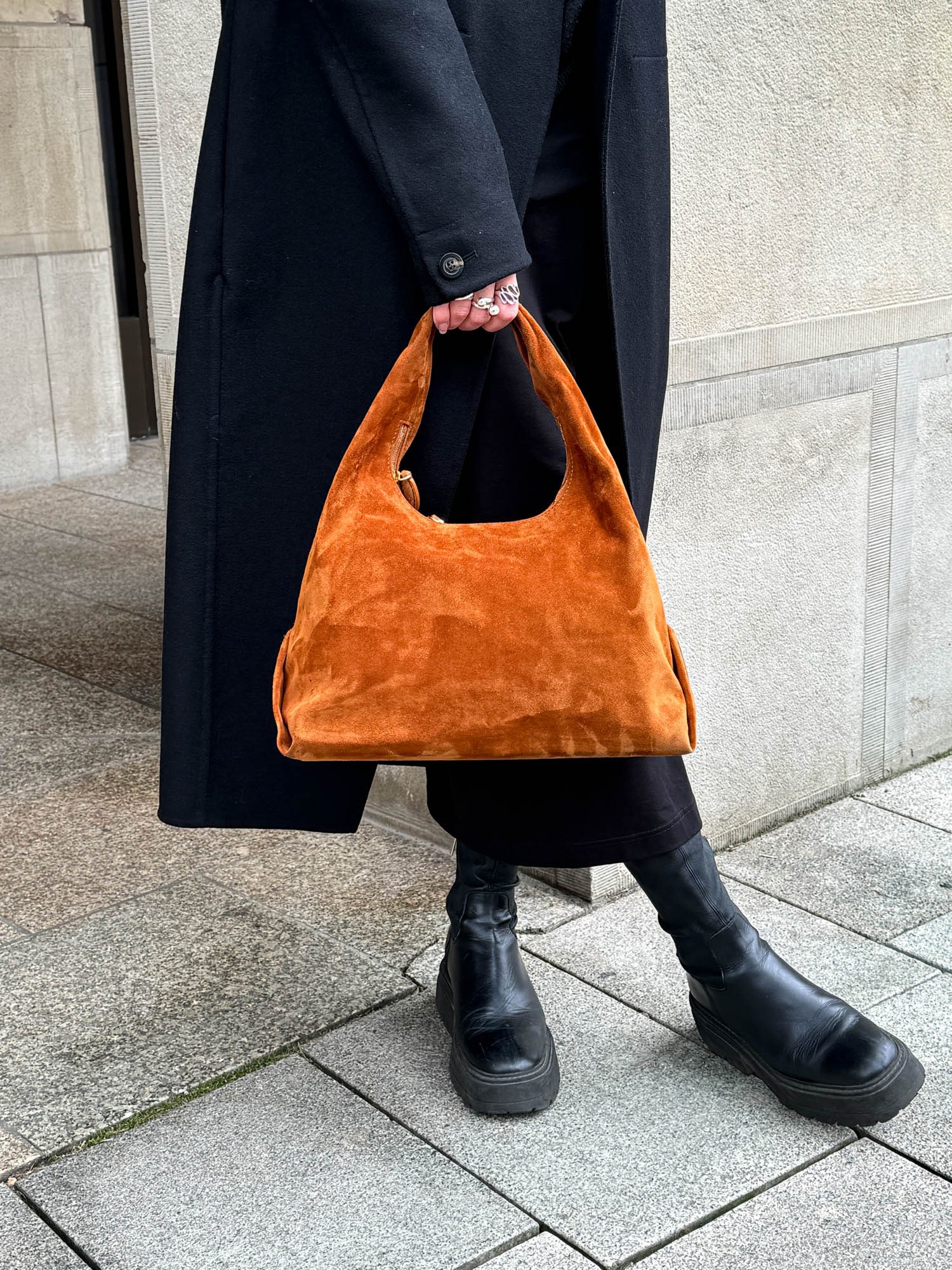 Thumbnail of http://Khaite%20Beatrice%20Hobo%20Schultertasche%20in%20Caramel
