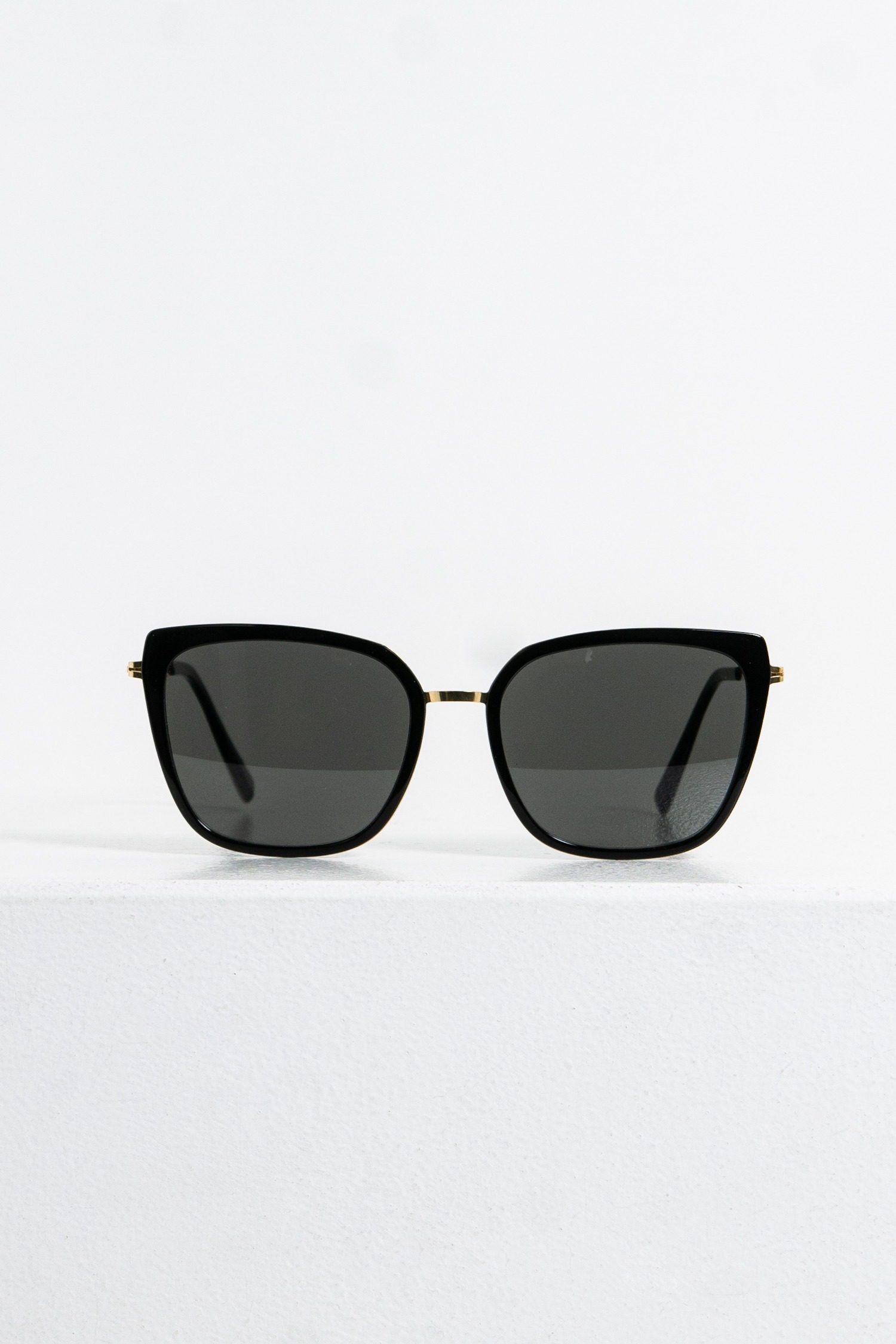 Thumbnail of http://Mykita%20Sanna%20Sonnenbrille%20in%20schwarz
