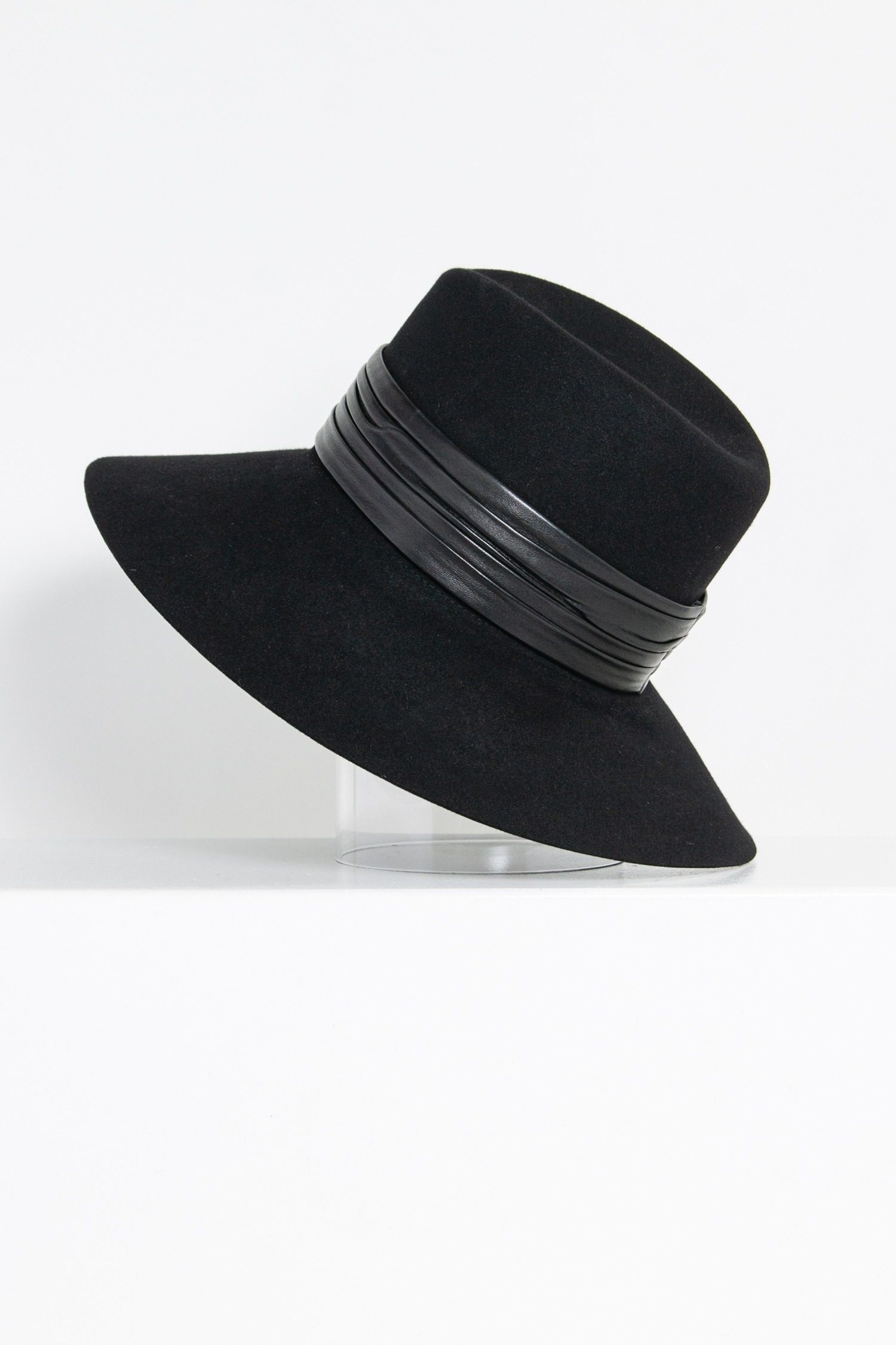 Thumbnail of http://Saint%20Laurent%20Filzhut%20mit%20Ledertrim%20in%20Schwarz