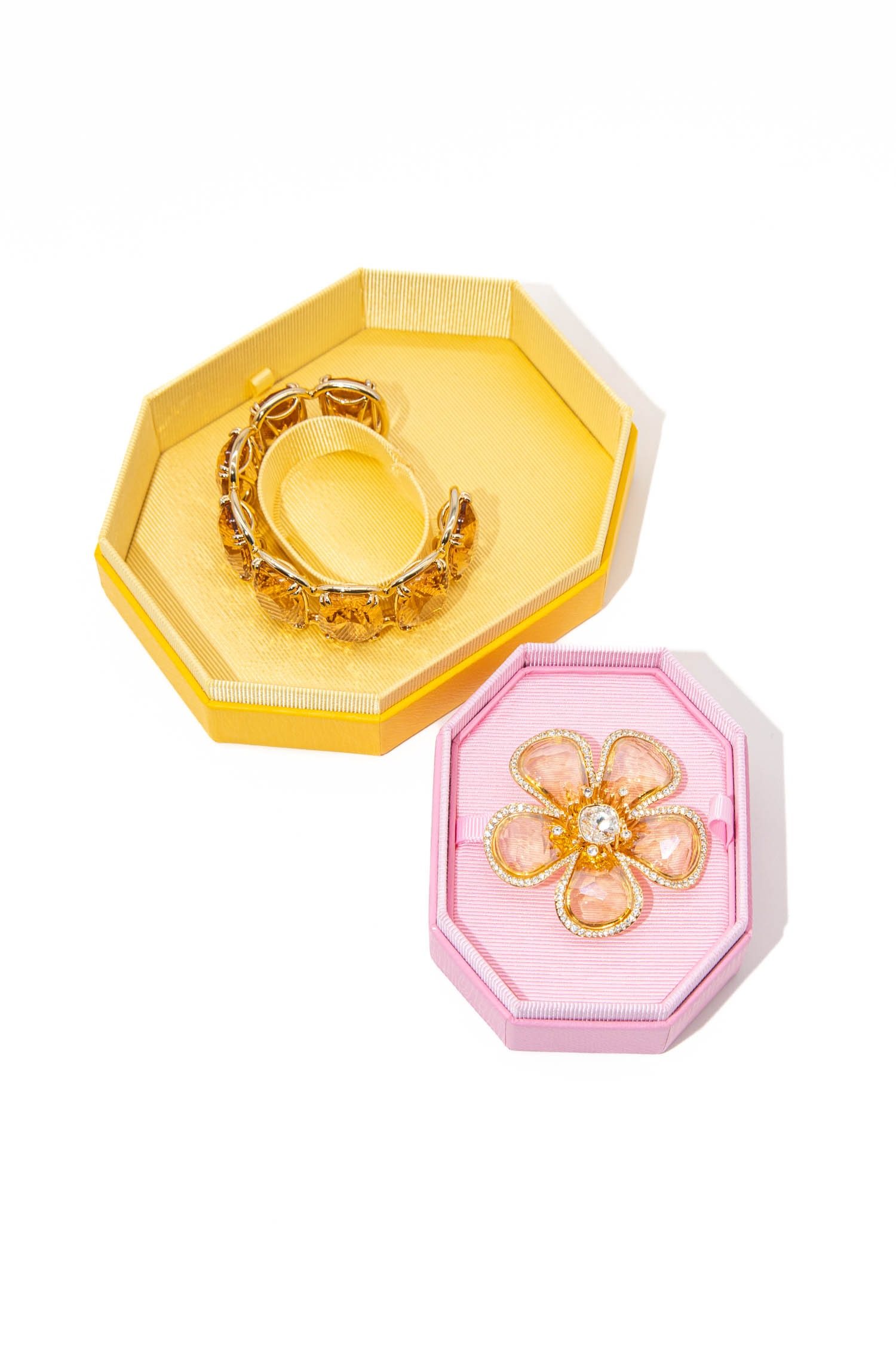 Thumbnail of http://Swarovski%20Idyllia%20Cocktailring%20in%20Gold