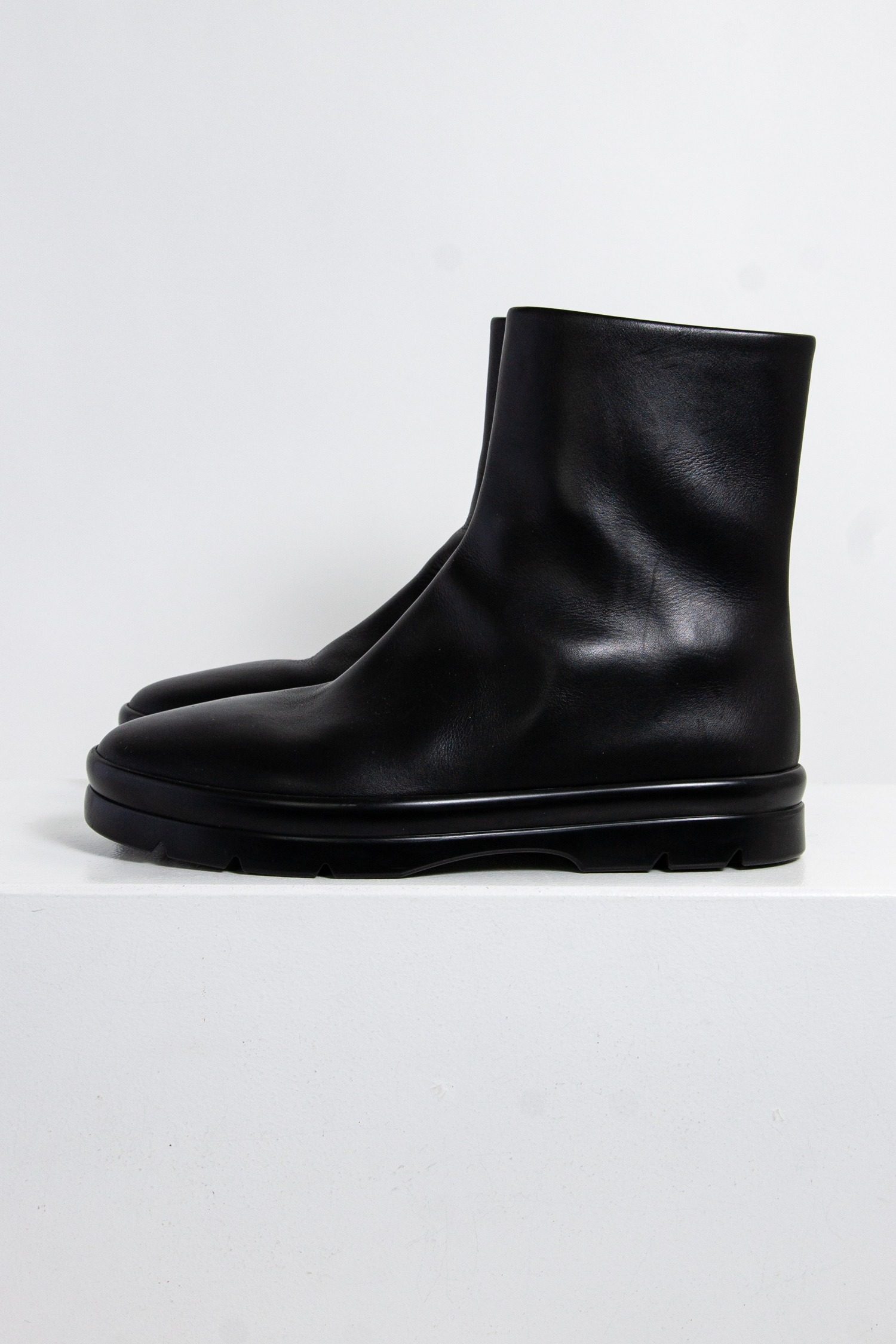 Thumbnail of http://The%20Row%20Ankle%20Boots%20Billie%20aus%20schwarzem%20Leder