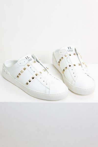 Valentino "Rockstud" Sneaker-Mules mit Nietenbesatz in weiß