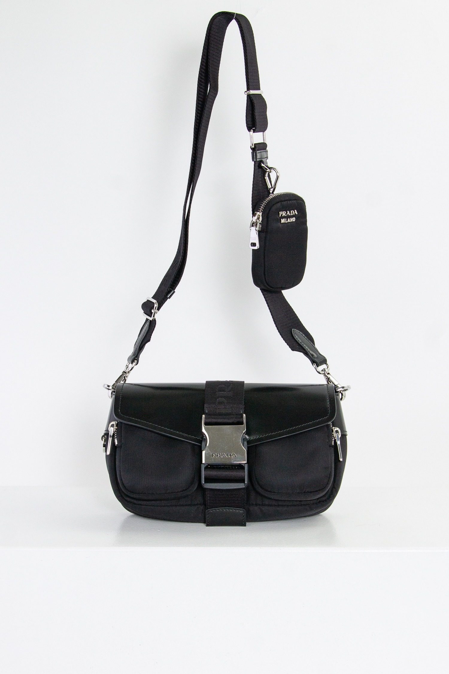 Thumbnail of http://Prada%20Pocket%20Umhängetasche%20in%20Schwarz