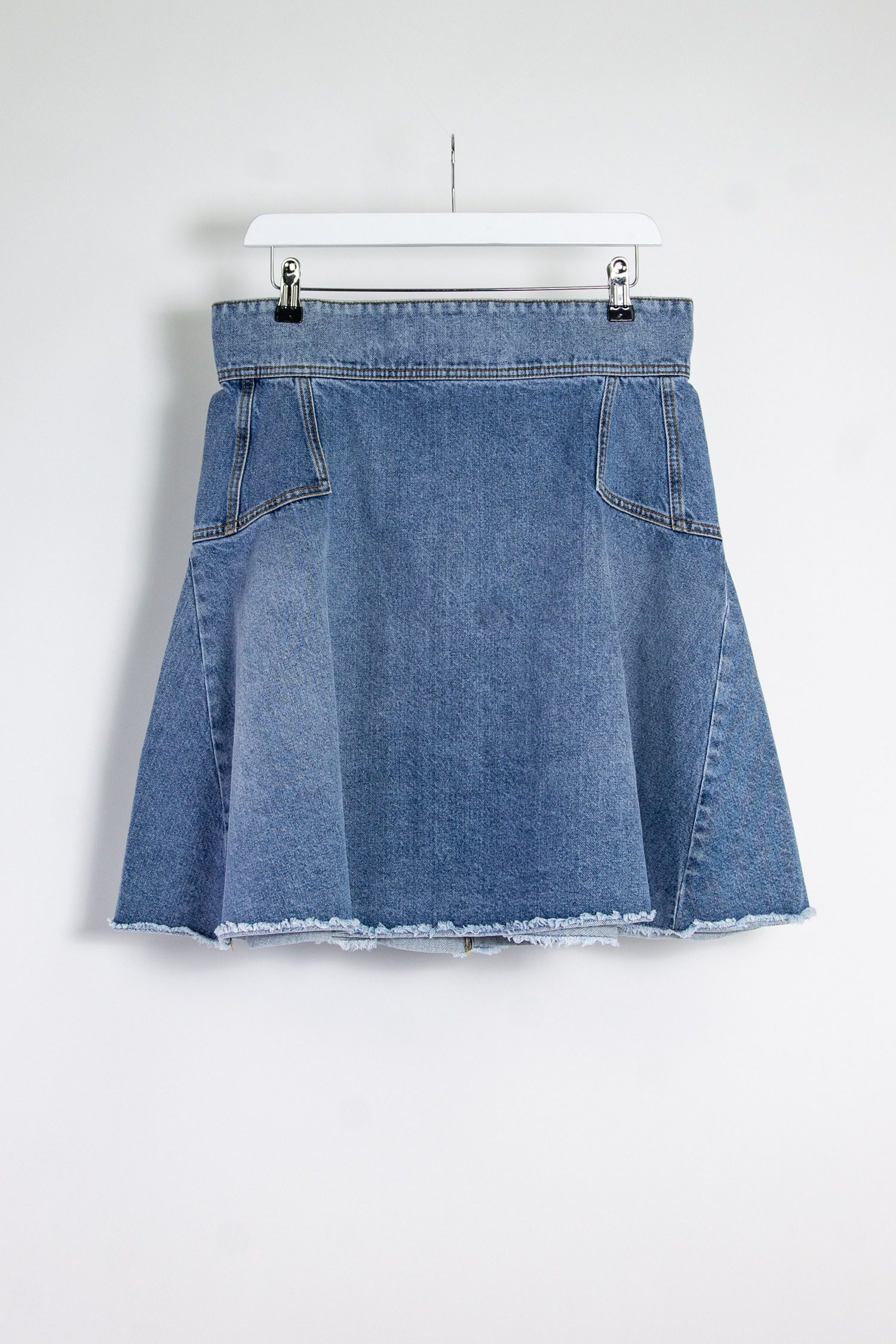 Thumbnail of http://Alexander%20McQueen%20ausgestellter%20Jeansrock