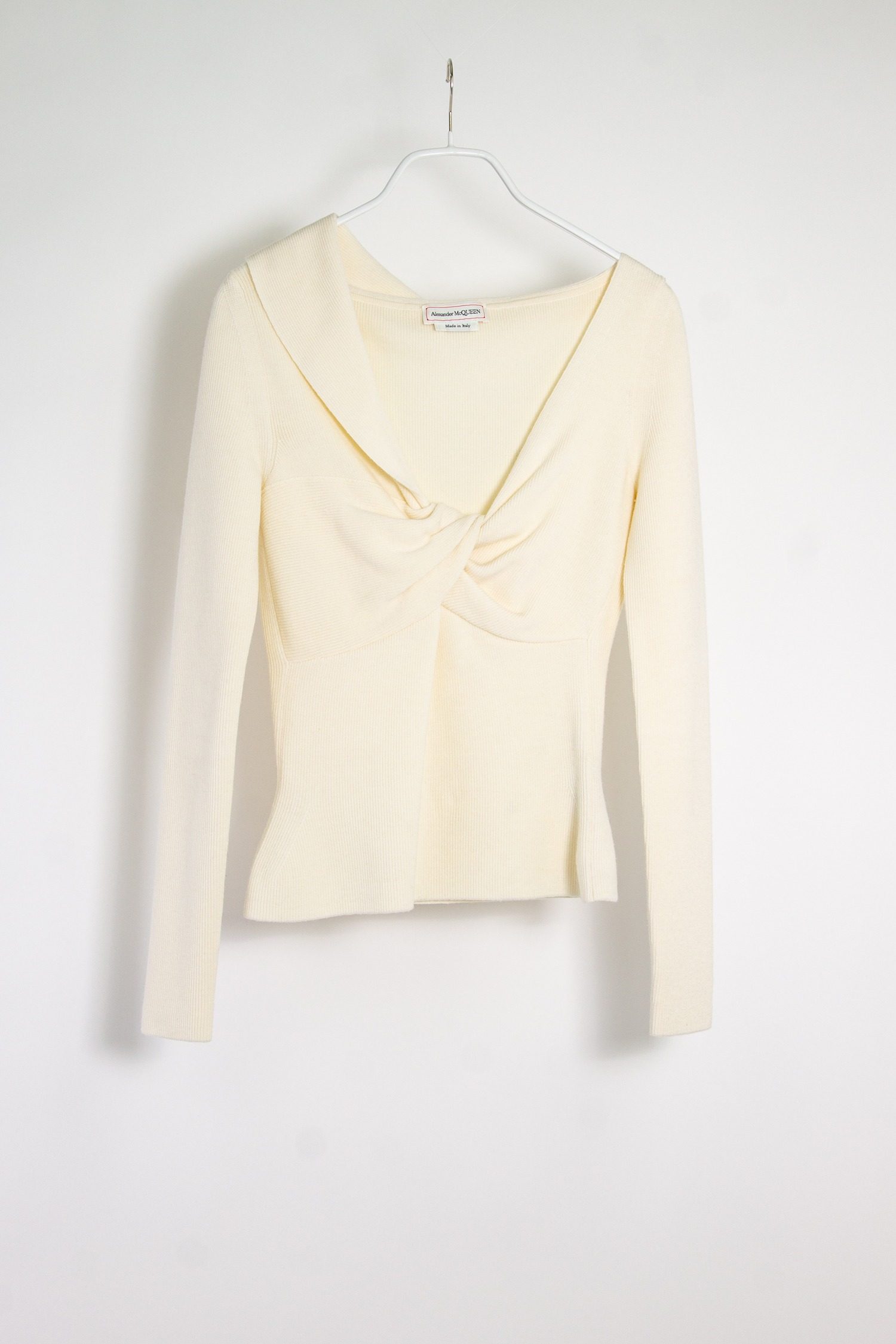 Thumbnail of http://Alexander%20McQueen%20Strickpullover%20mit%20Knotendetail