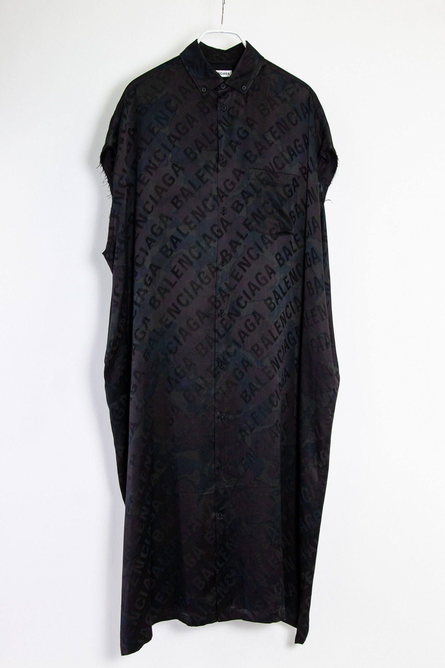 Balenciaga Hemdblusenkleid mit Allover-Print in Maxilänge