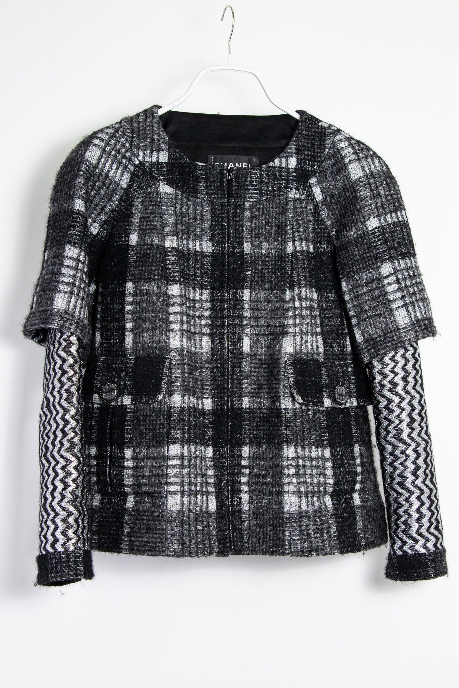 Thumbnail of http://Chanel%20Bouclé-Jacke%20mit%20angesetzten%20Ärmeln