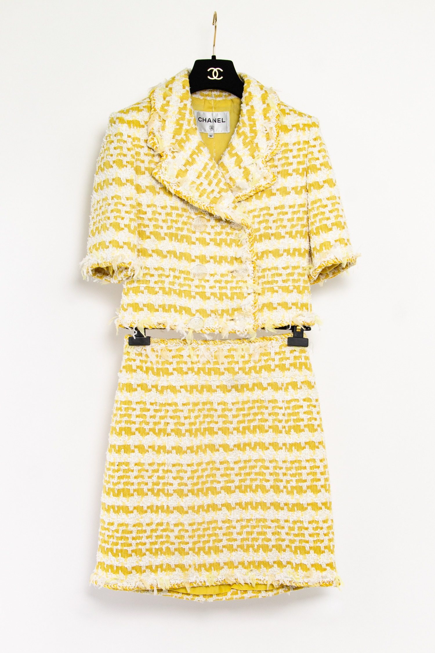 Chanel Bouclé-Kostüm in gelb