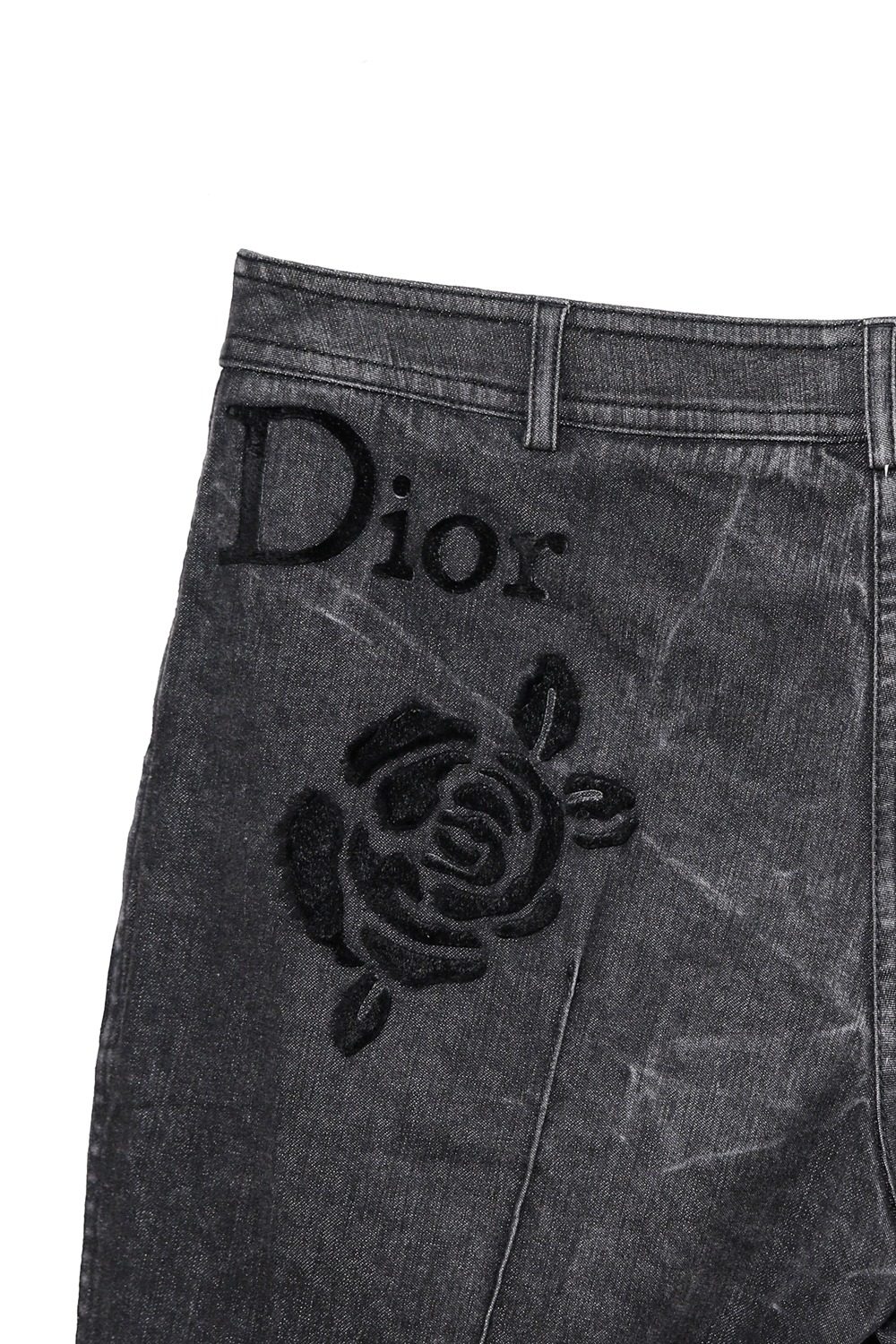 Thumbnail of http://Dior%20Vintage%20Hosenanzug%20aus%20Jeans%20mit%20Rosen-Motiv