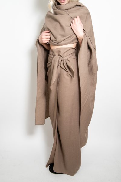 Cortana Set aus Rock und Cape in Beige