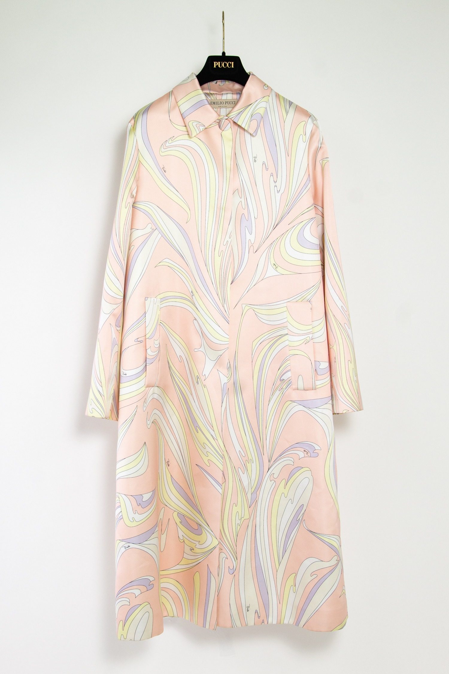 Thumbnail of http://Emilio%20Pucci%20gemusterter%20Mantel