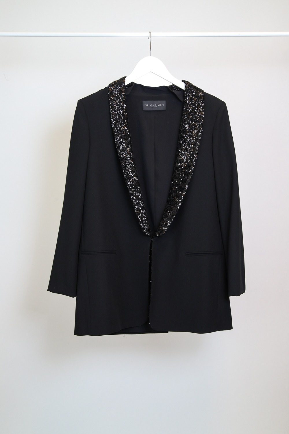 Thumbnail of http://Fabiana%20Filippi%20Blazer%20mit%20Paillettenkragen%20in%20Schwarz