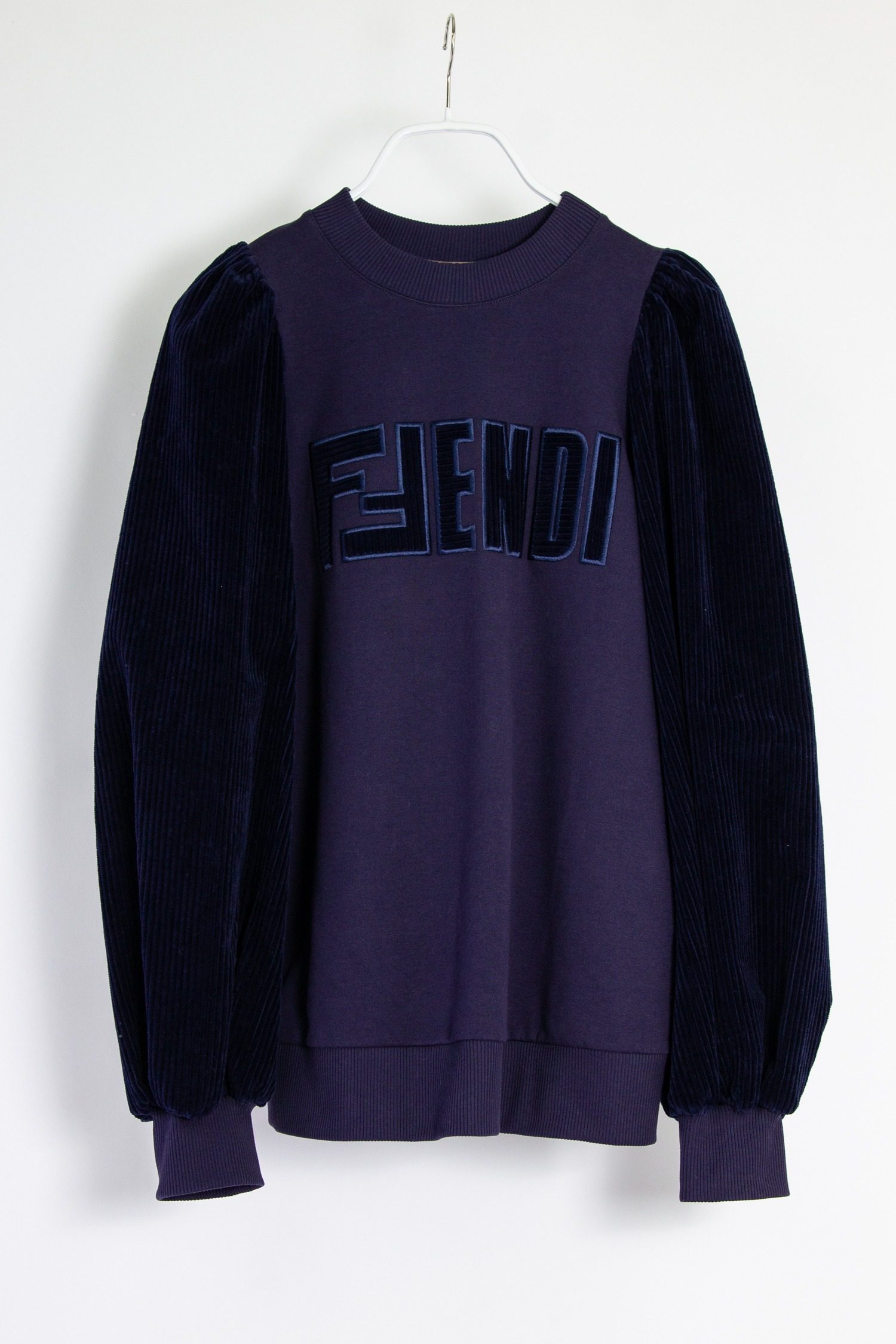 Thumbnail of http://Fendi%20Pullover%20in%20dunkelblau%20mit%20Cordärmeln