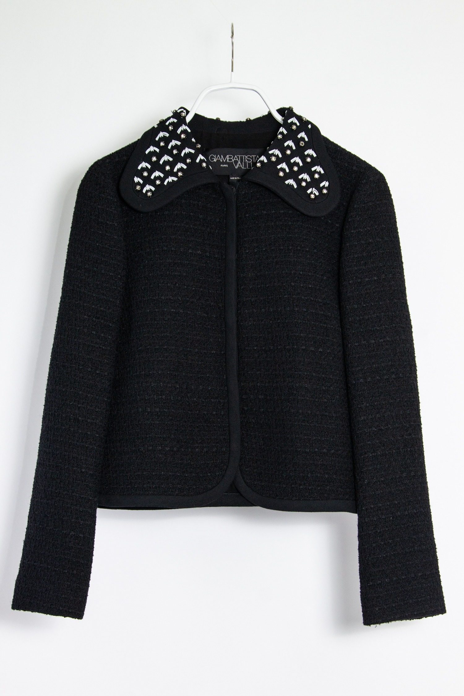 Thumbnail of http://Giambattista%20Valli%20Jacke%20mit%20Perlenkragen%20in%20schwarz