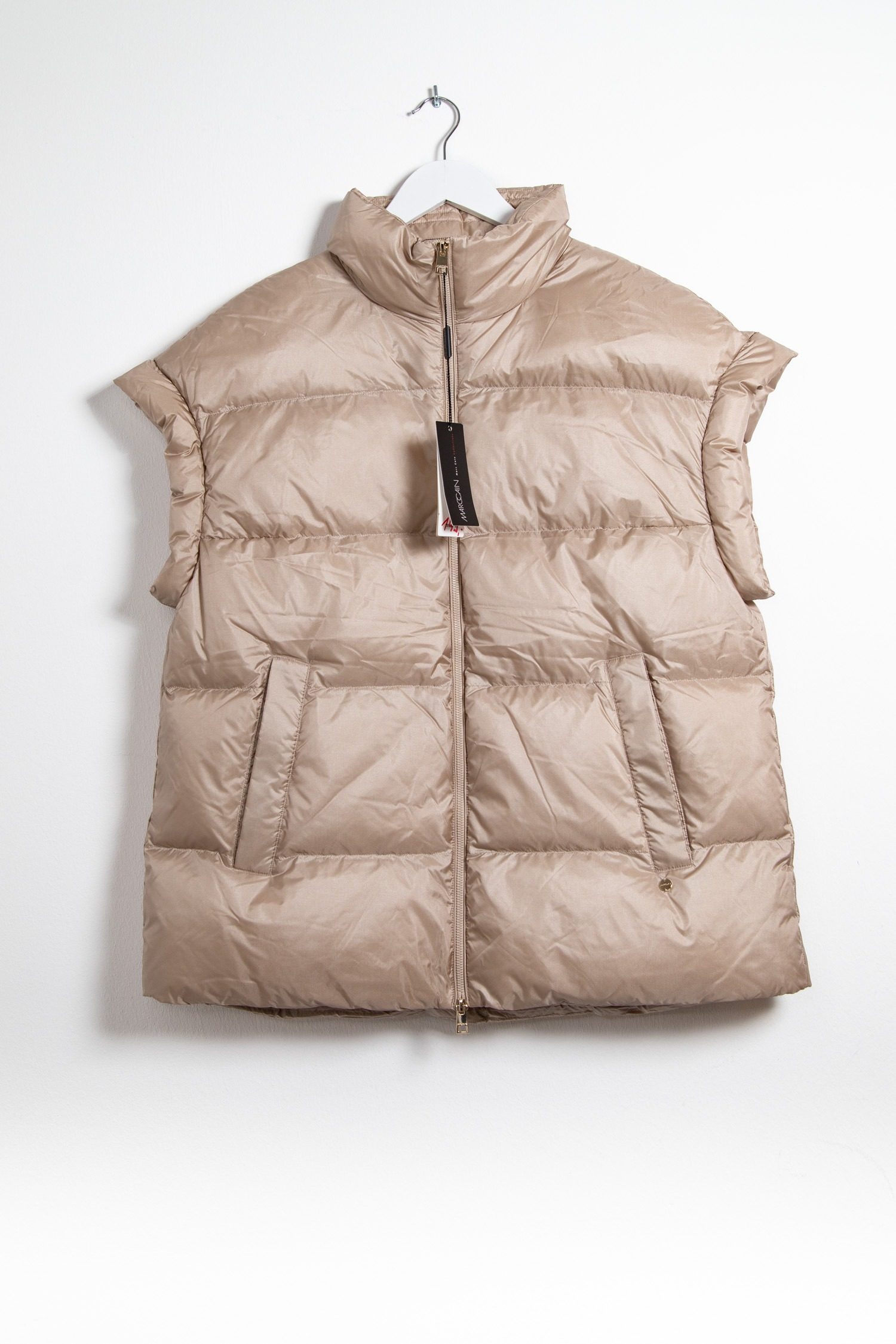 Thumbnail of http://Marc%20Cain%20Daunenweste%20in%20Beige