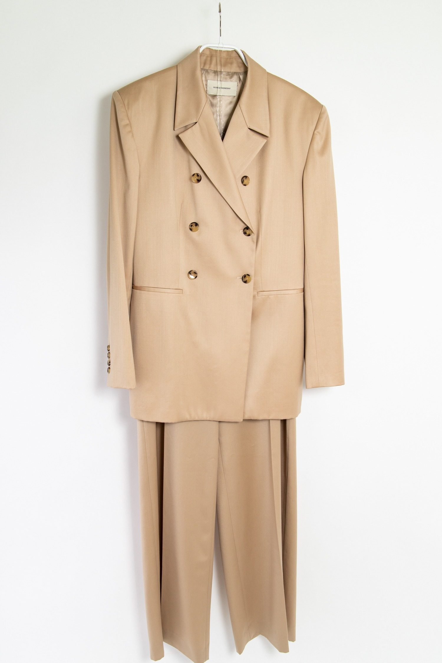 Thumbnail of http://Olympia%20Wednesday%20Hosenanzug%20in%20beige