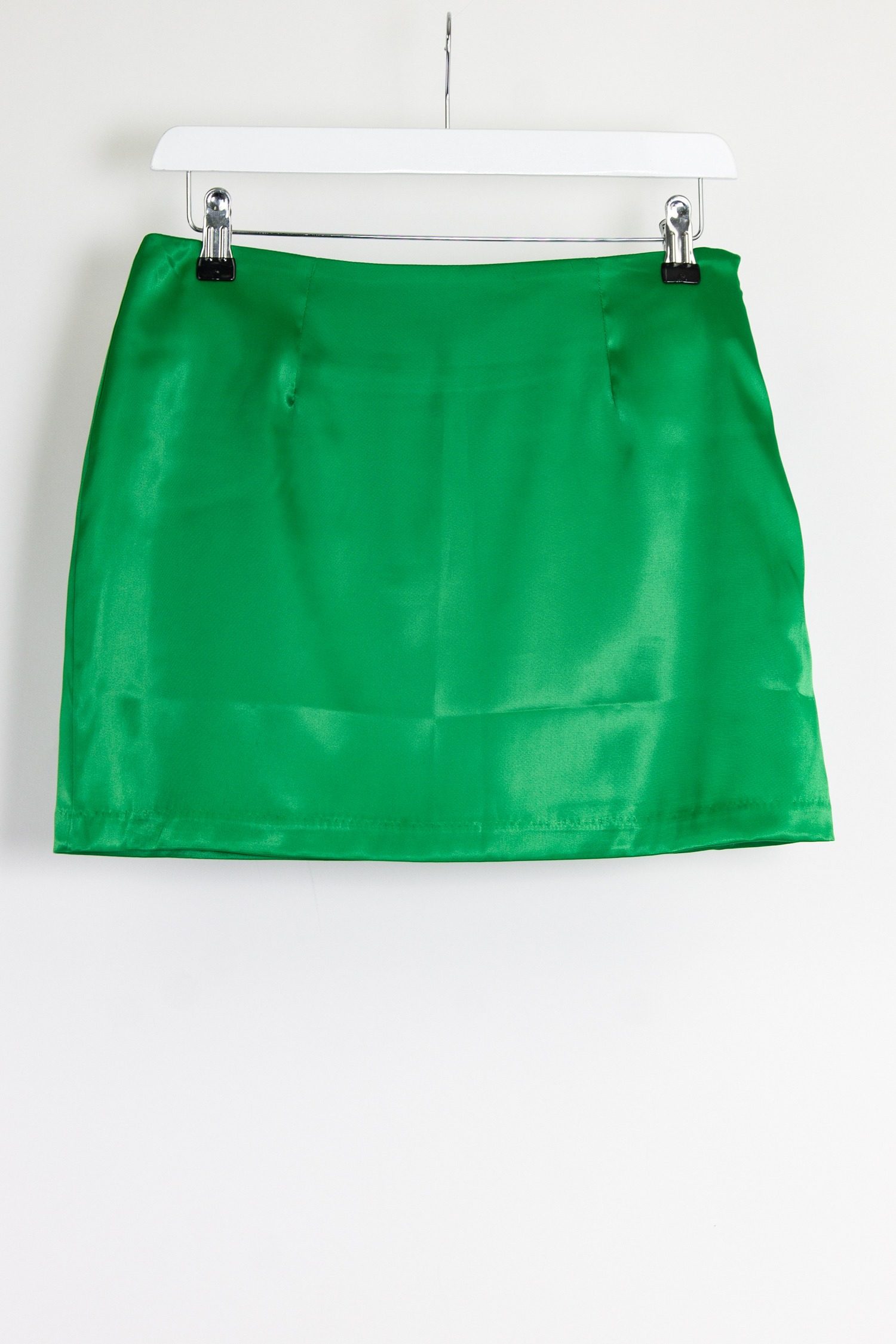 Thumbnail of http://The%20Frankie%20Shop%20Maddy%20Satin%20Mini%20Skirt%20in%20leuchtendem%20Grün