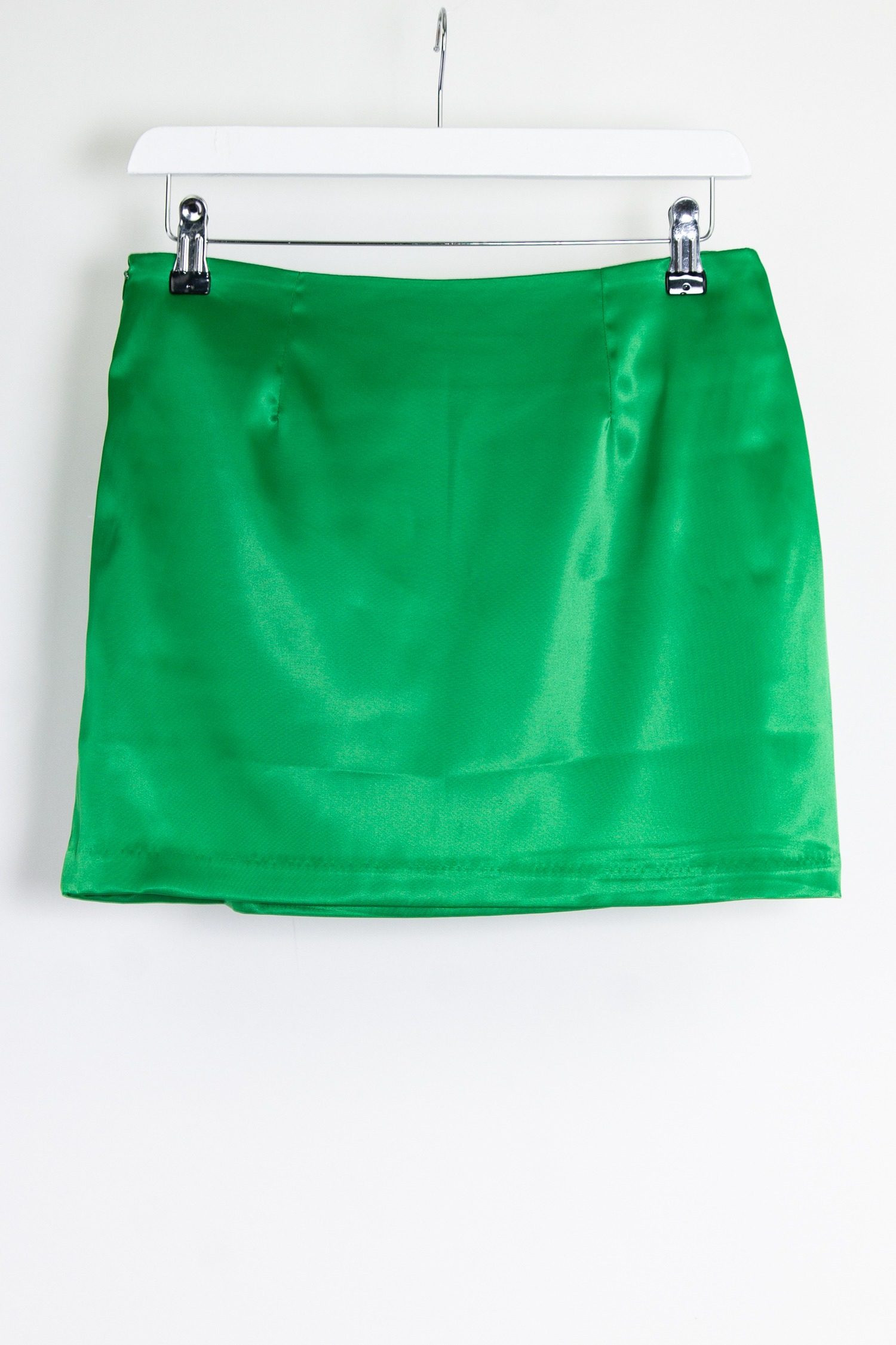 Thumbnail of http://The%20Frankie%20Shop%20Maddy%20Satin%20Mini%20Skirt%20in%20leuchtendem%20Grün